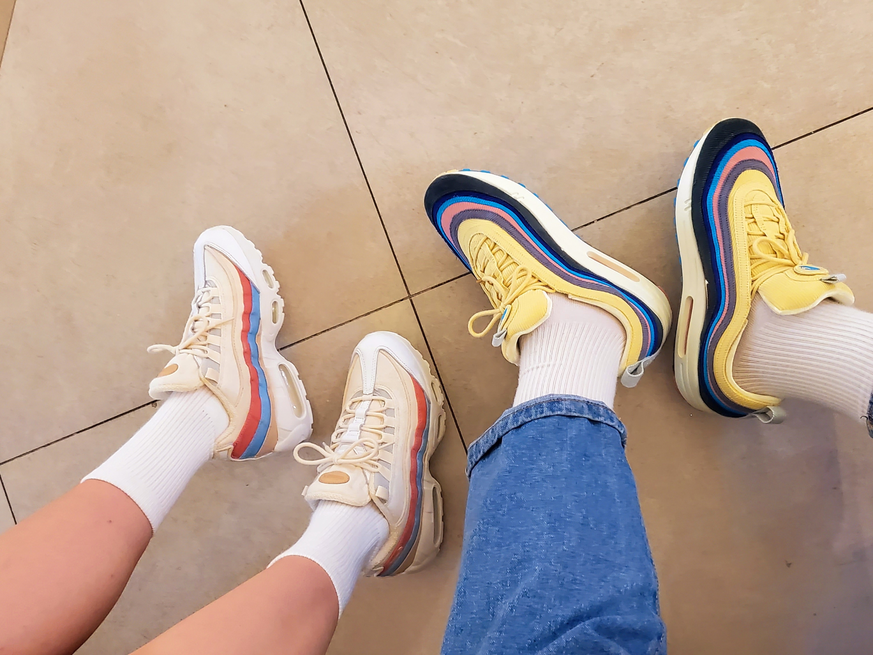 Nike x Sean Wotherspoon Air Max 1/97, (W) Nike Air Max 95 Plant Color Collection Crimson Tint 착용 스타일 - 2