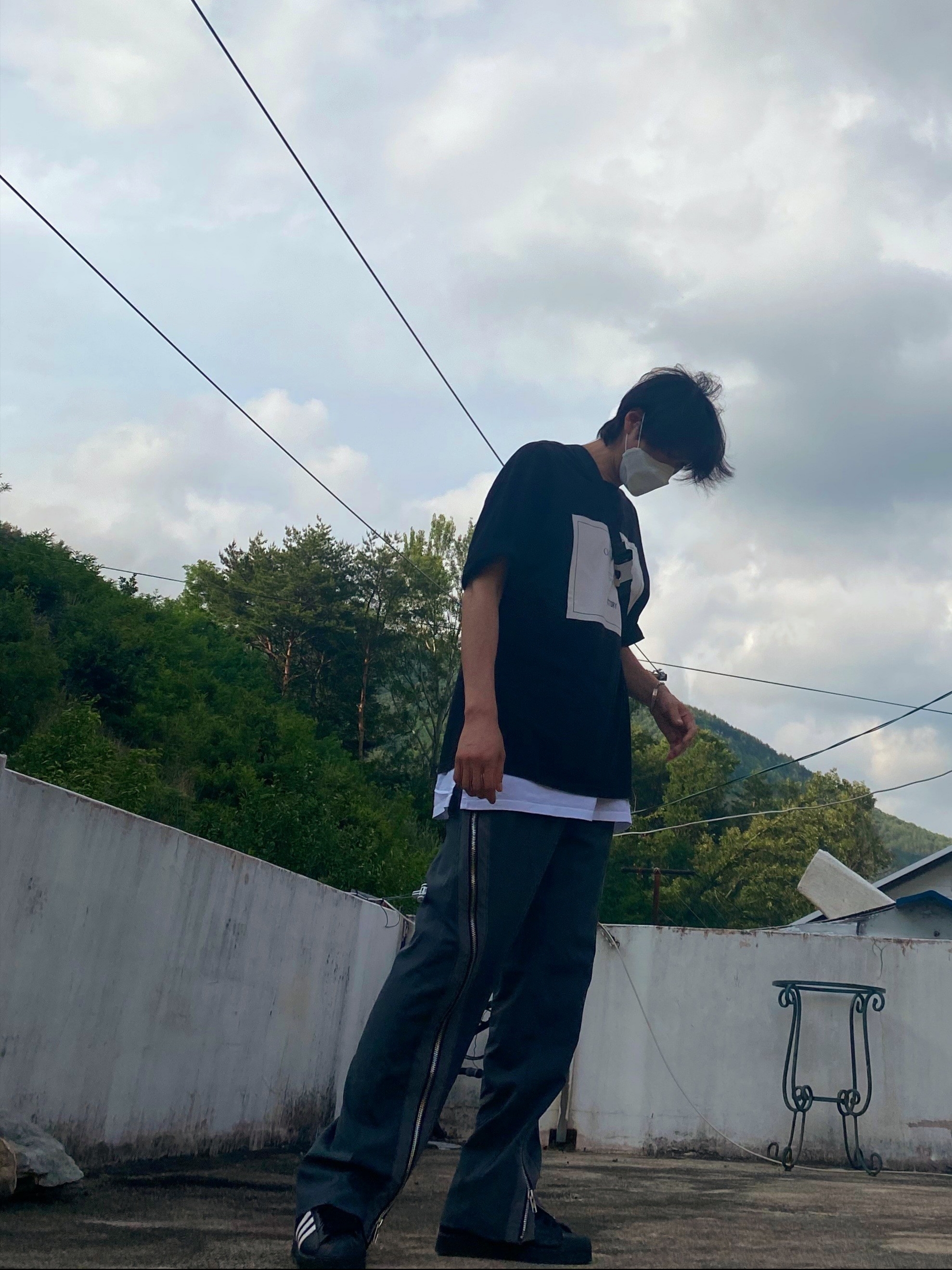 Adidas Superstar Core Black White 착용 스타일 - 3