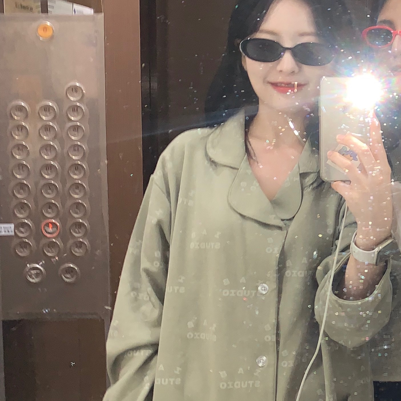 IAB Studio Pajama Set Light Green 착용 스타일 - 5