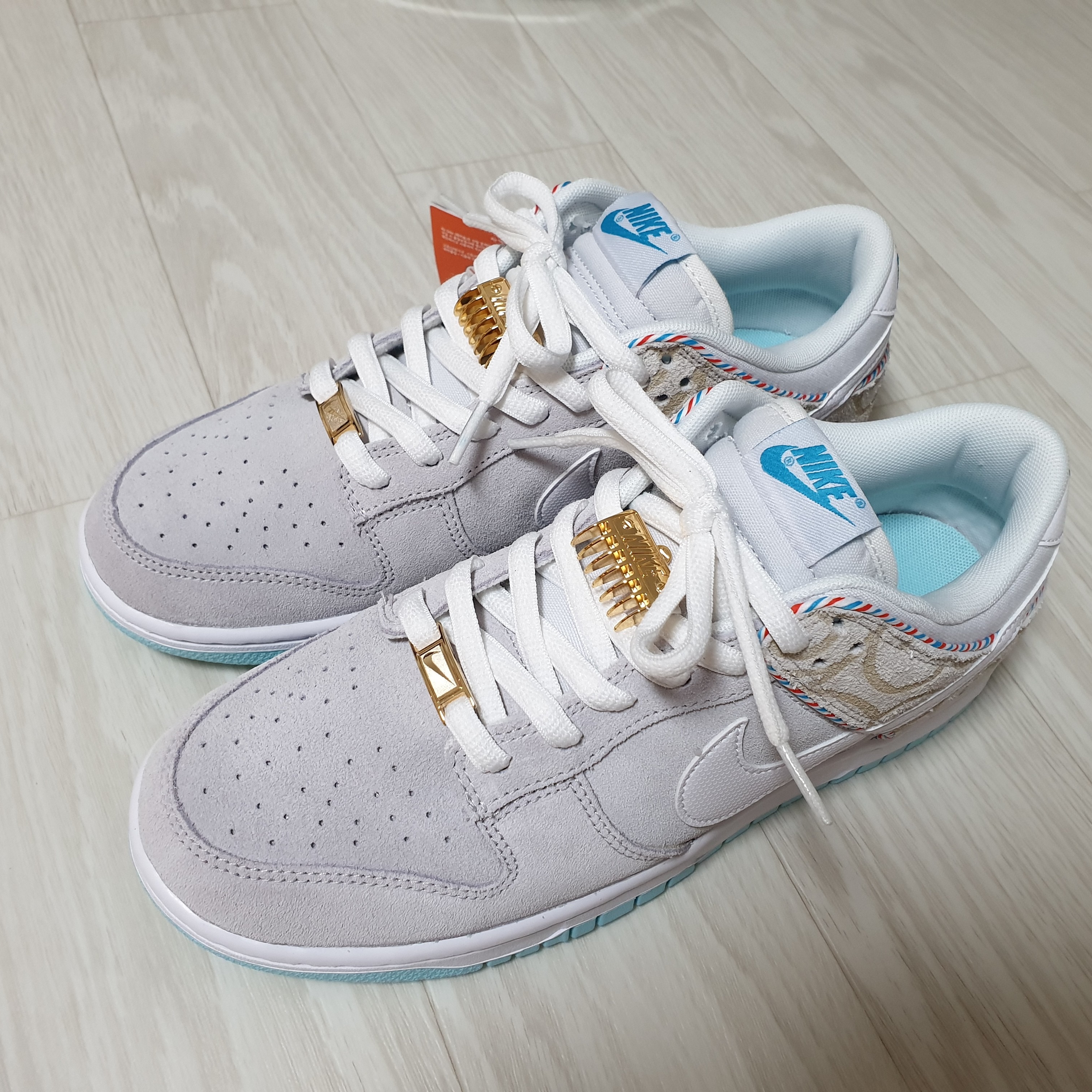 Nike Dunk Low Retro SE Barber Shop Grey 착용 스타일 - 1
