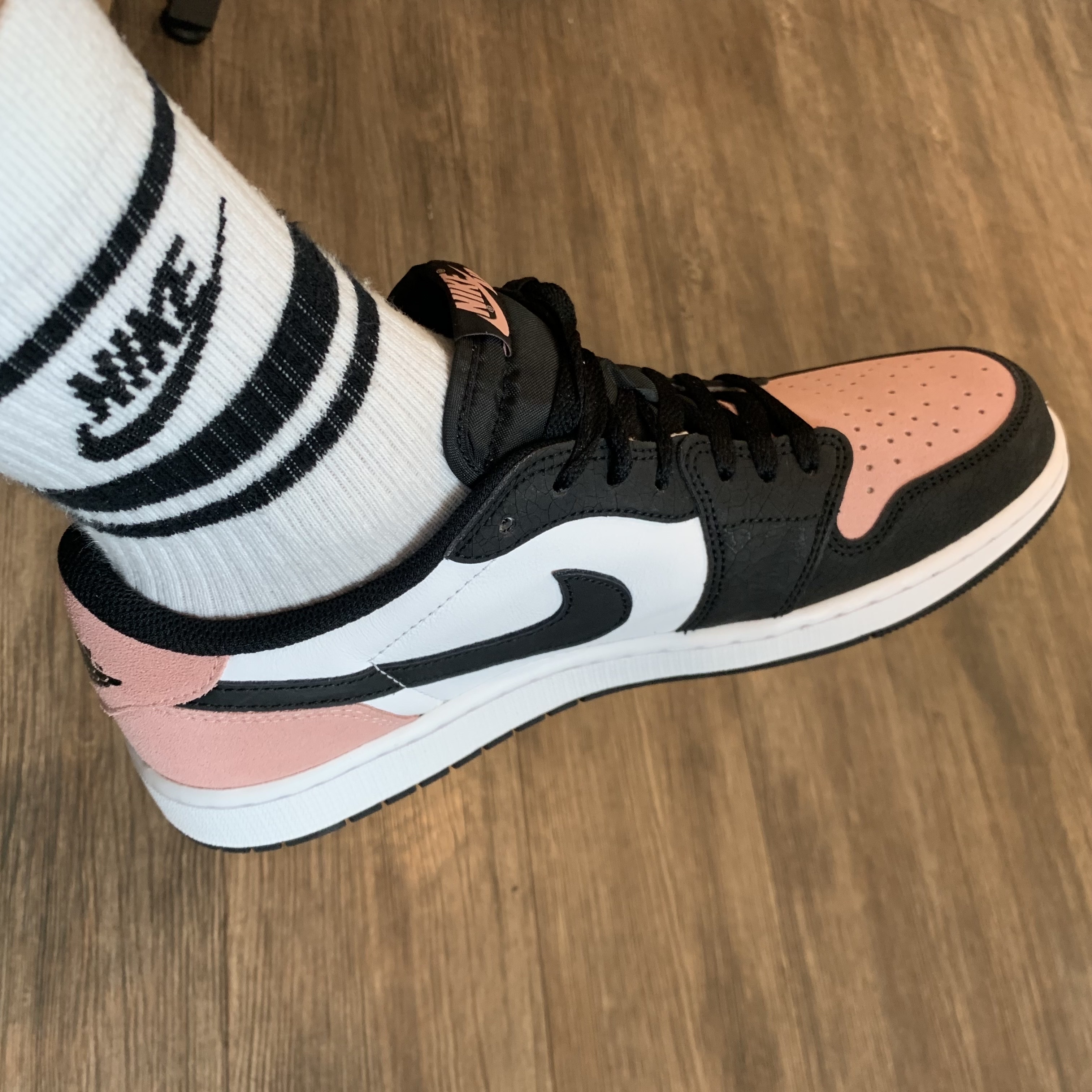 Jordan 1 Retro Low OG Bleached Coral 착용 스타일