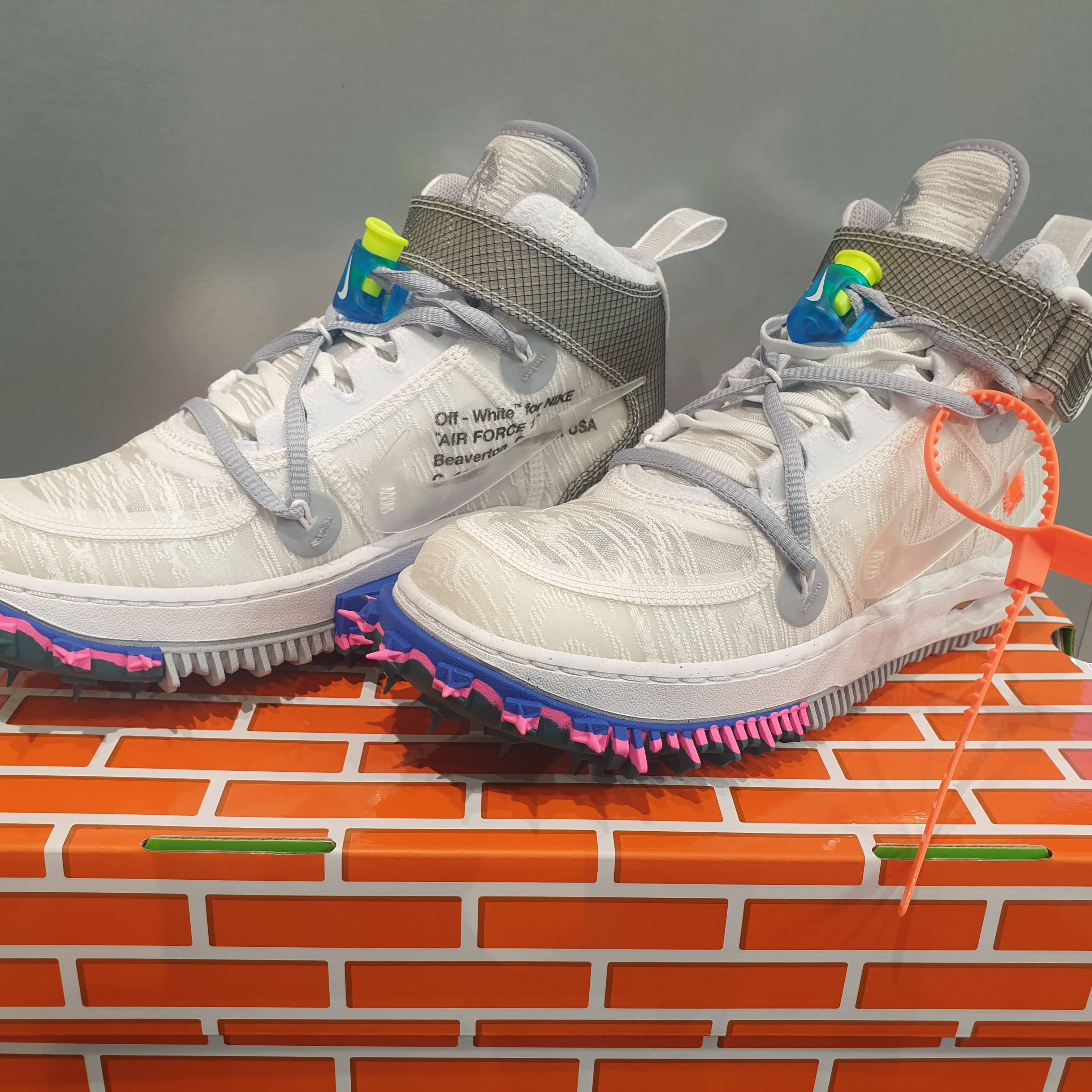 Nike x Off-White Air Force 1 Mid SP White 착용 스타일
