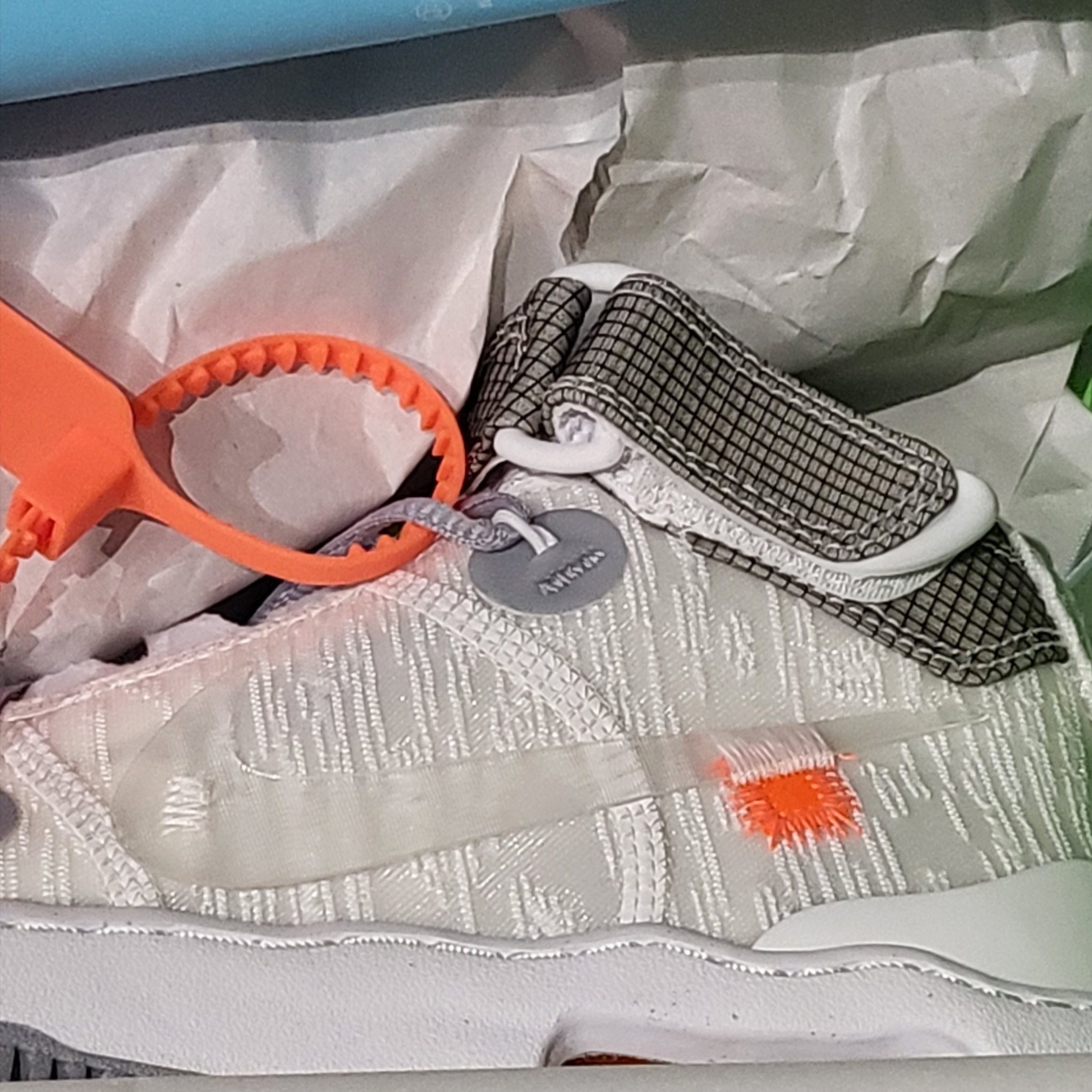 Nike x Off-White Air Force 1 Mid SP White 착용 스타일 - 2