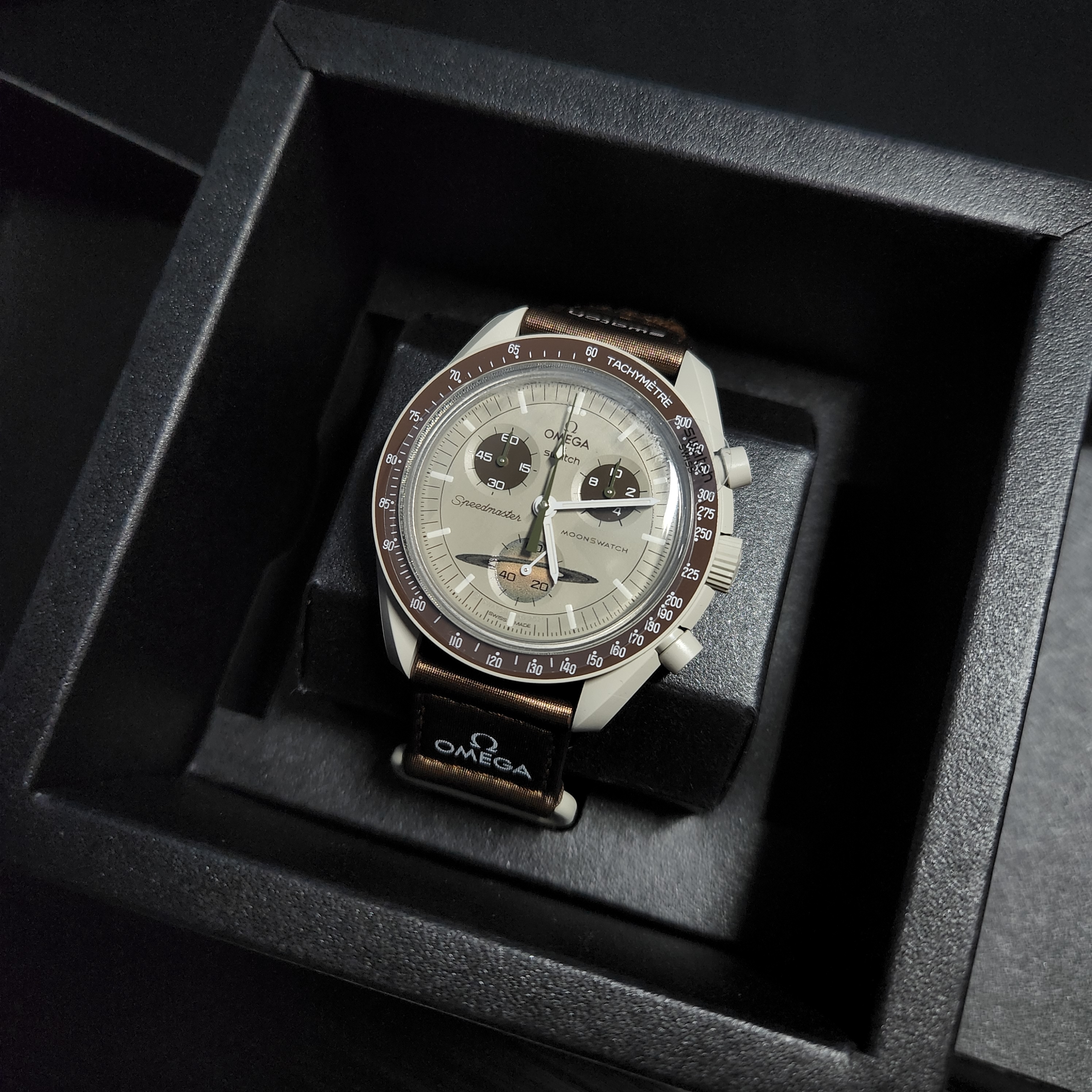 Swatch x Omega Bioceramic MoonSwatch Mission To Saturn 착용 스타일