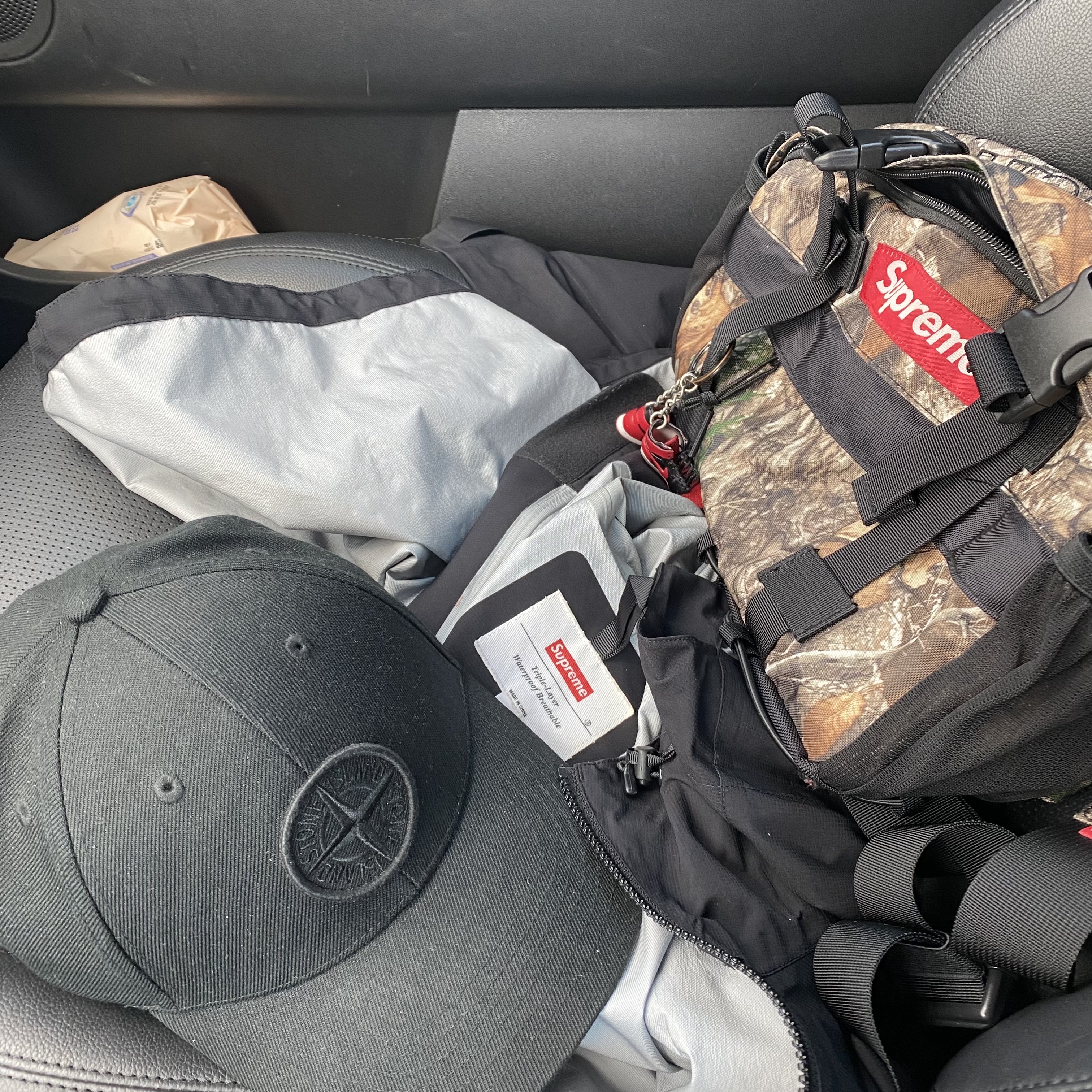 Supreme Waist Bag Real Tree Camo - 19FW, Stone Island 99661/9100996/9100013 6-Panel Embroidery Logo Cap Black 착용 스타일