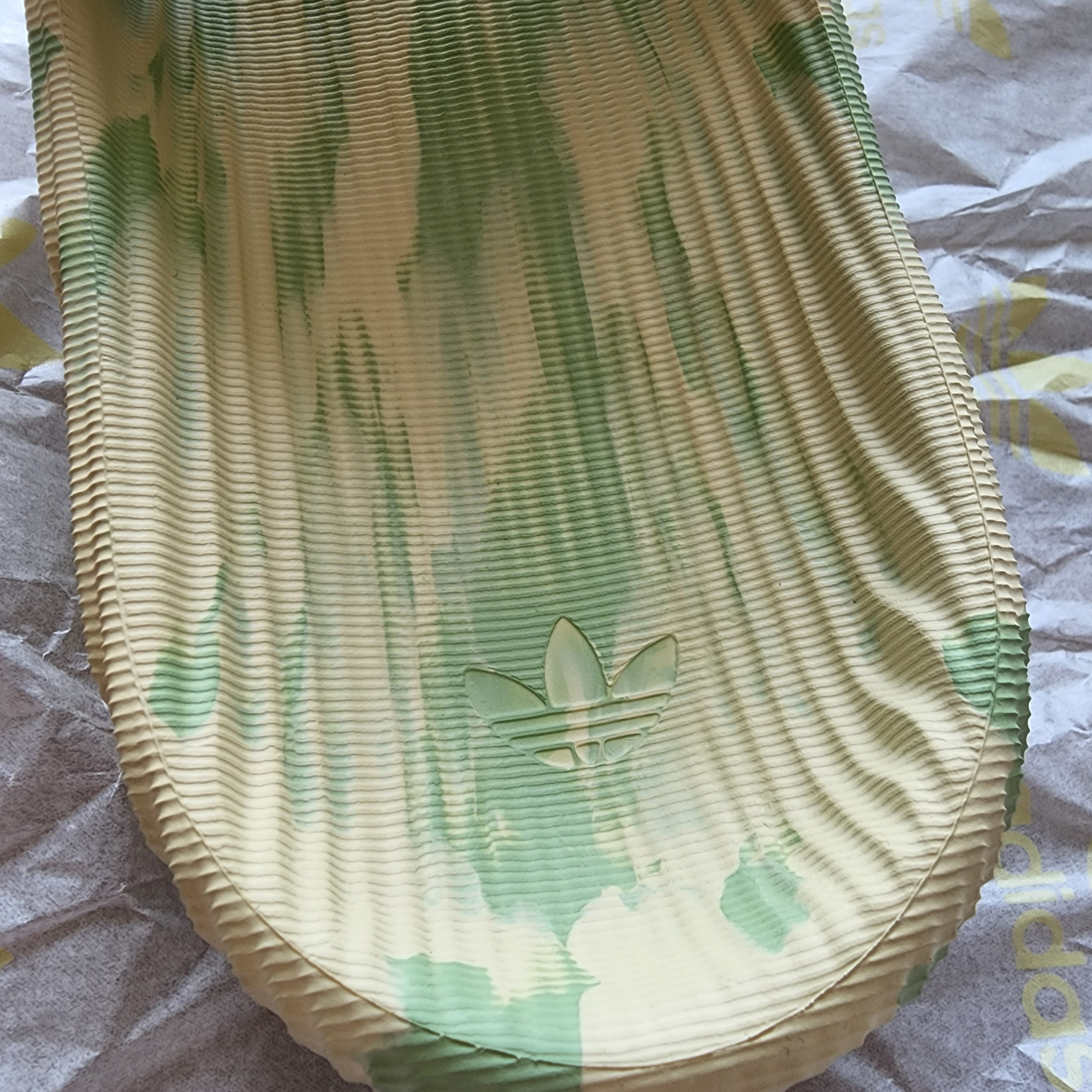 Adidas Adilette 22 Desert Sand, Adidas Adilette 22 Magic Lime Desert Sand 착용 스타일 - 5