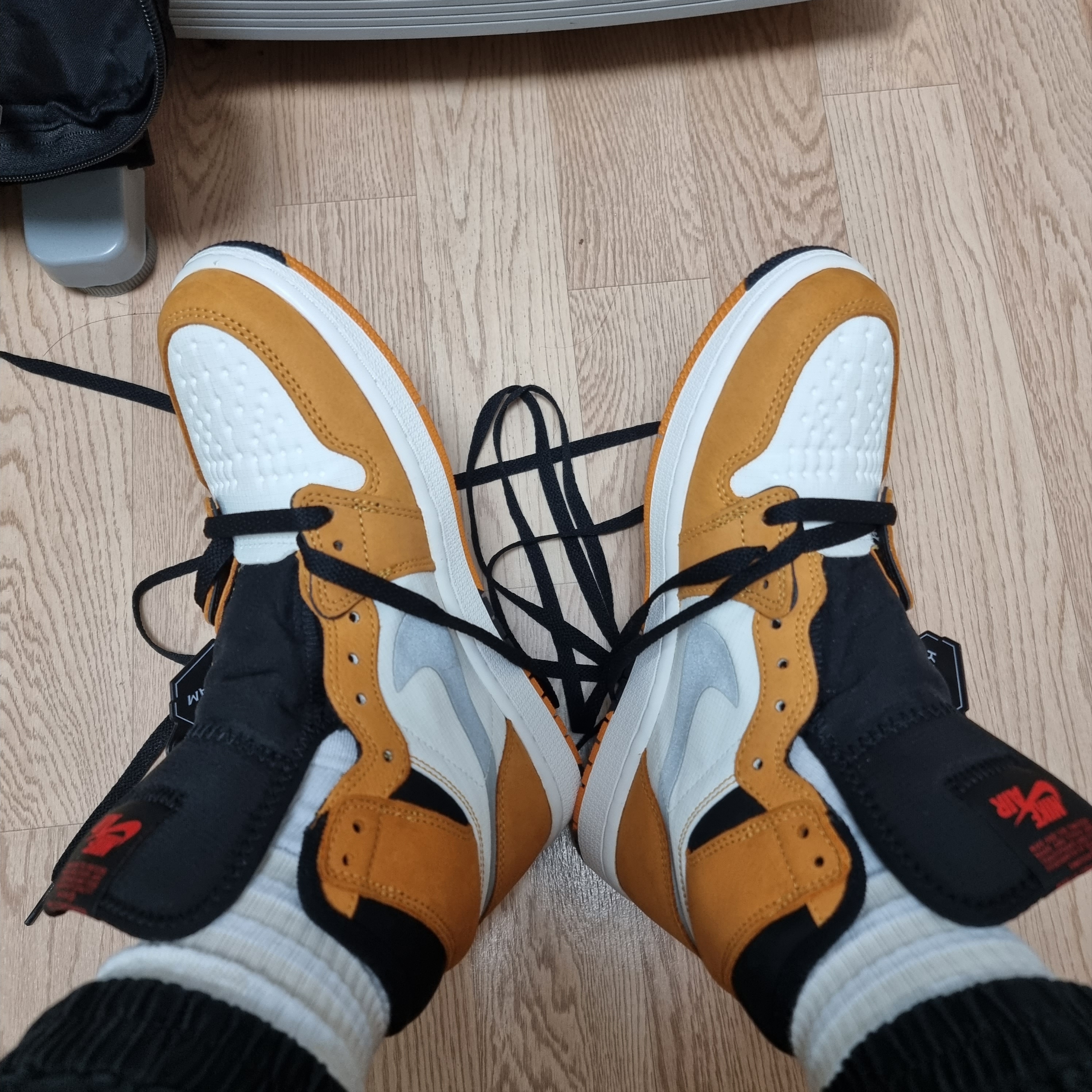 Jordan 1 Element Gore-Tex Light Curry 착용 스타일