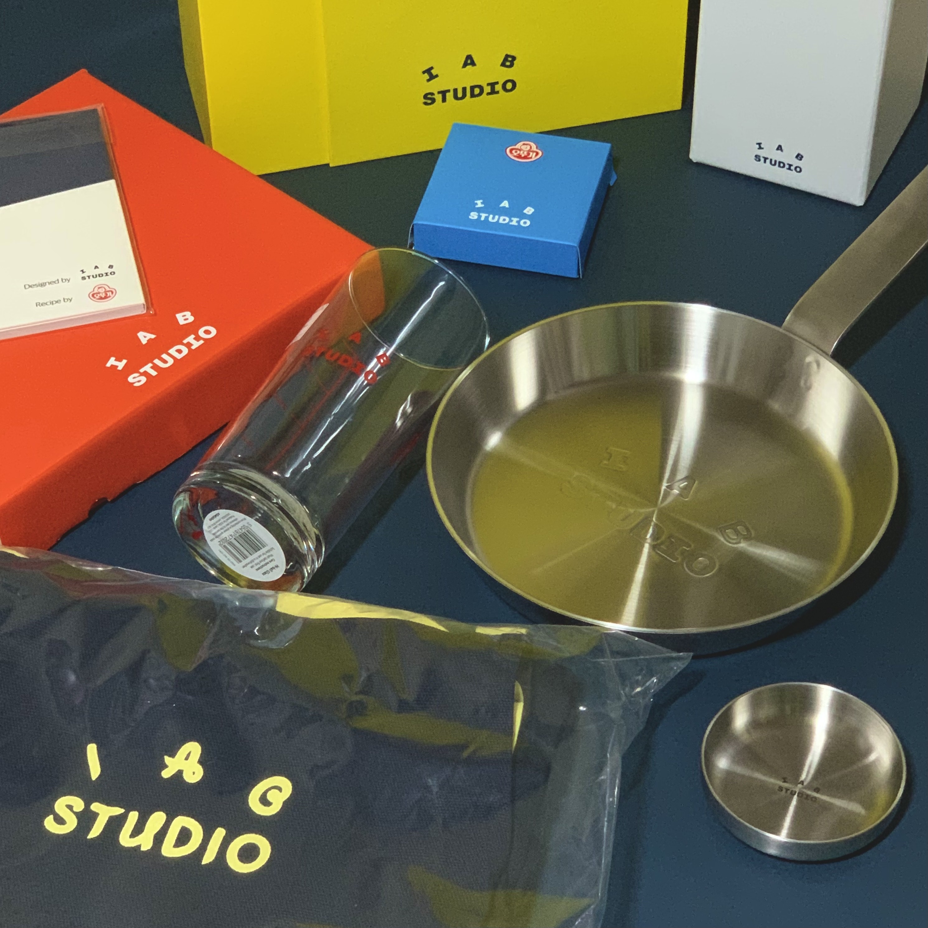 IAB Studio x Ottogi Mayonnaise 50th Anniversary Cooking Kit (Without Mini Mayonnaise) 착용 스타일