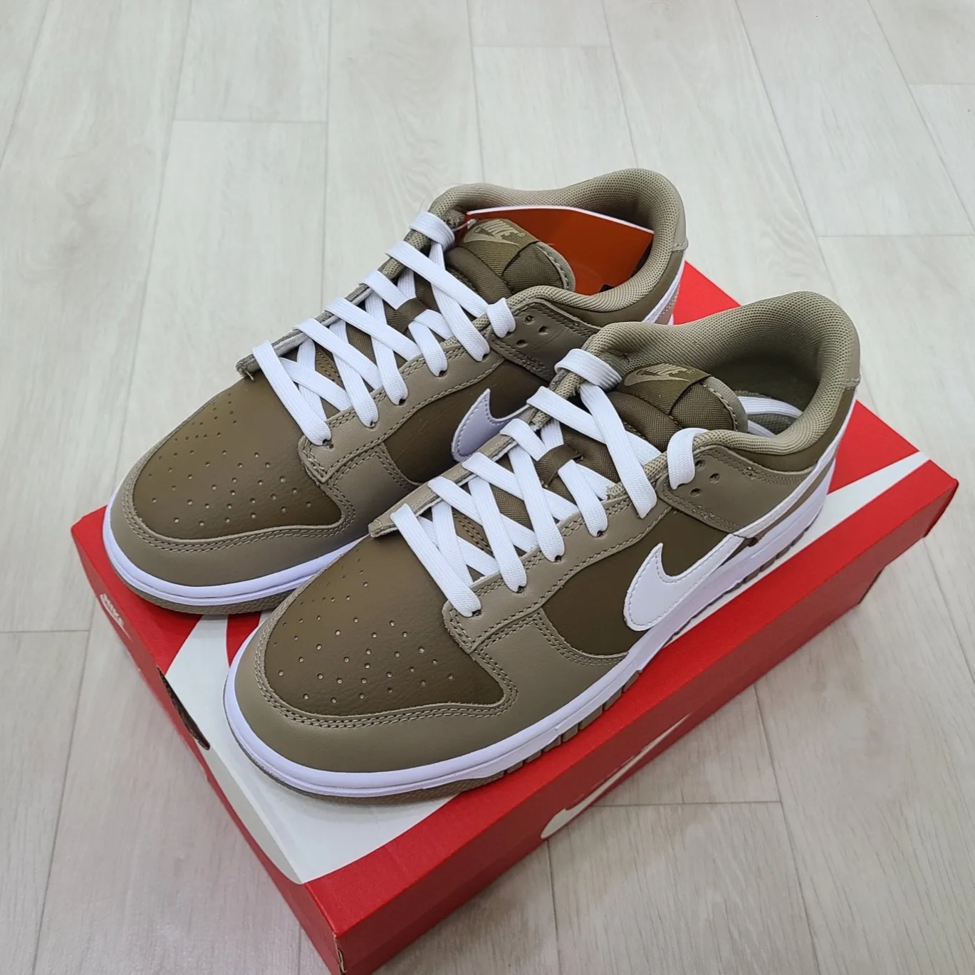 Nike Dunk Low Retro Khaki Hazel Rush 착용 스타일 - 2