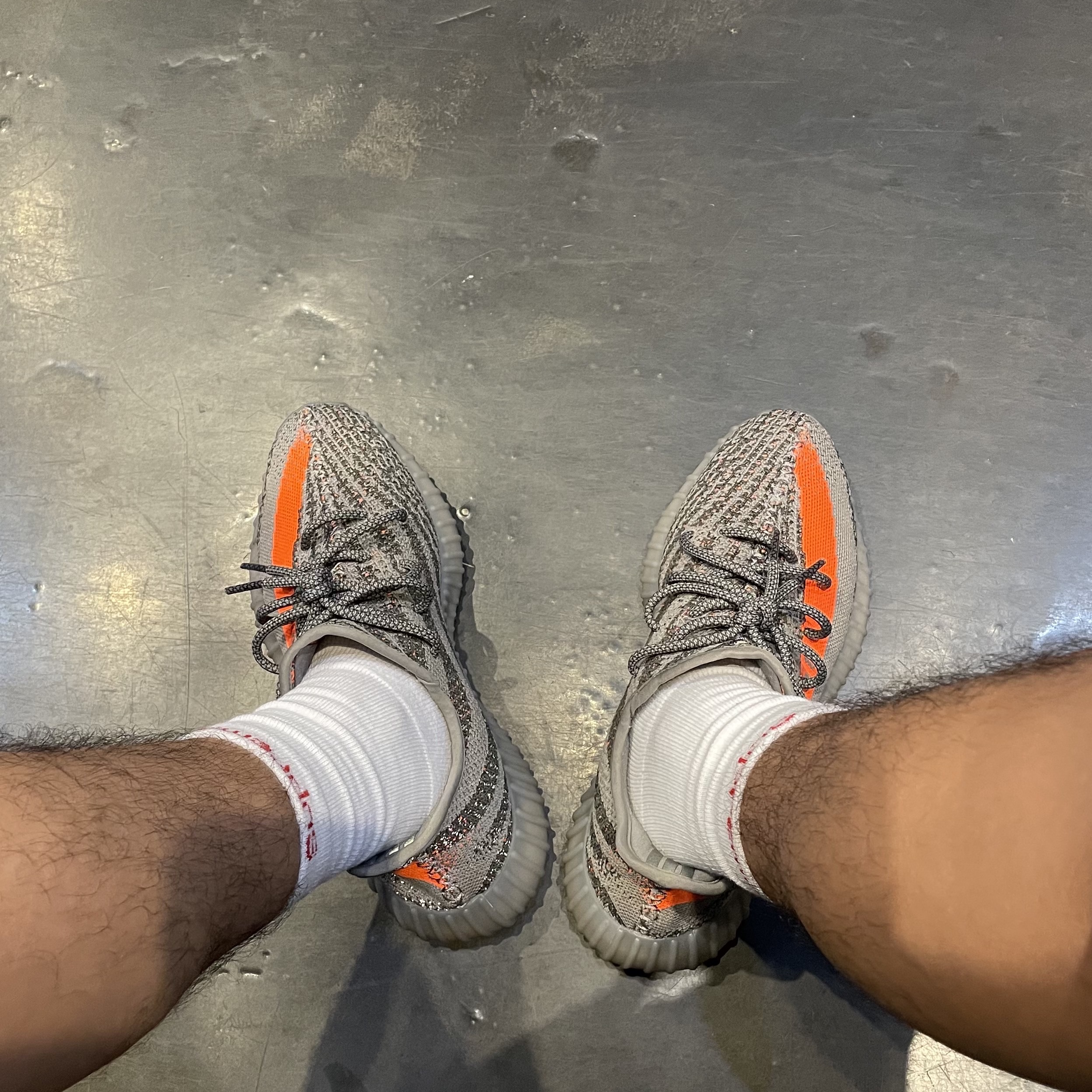 Adidas Yeezy Boost 350 V2 Beluga - Reflective 착용 스타일