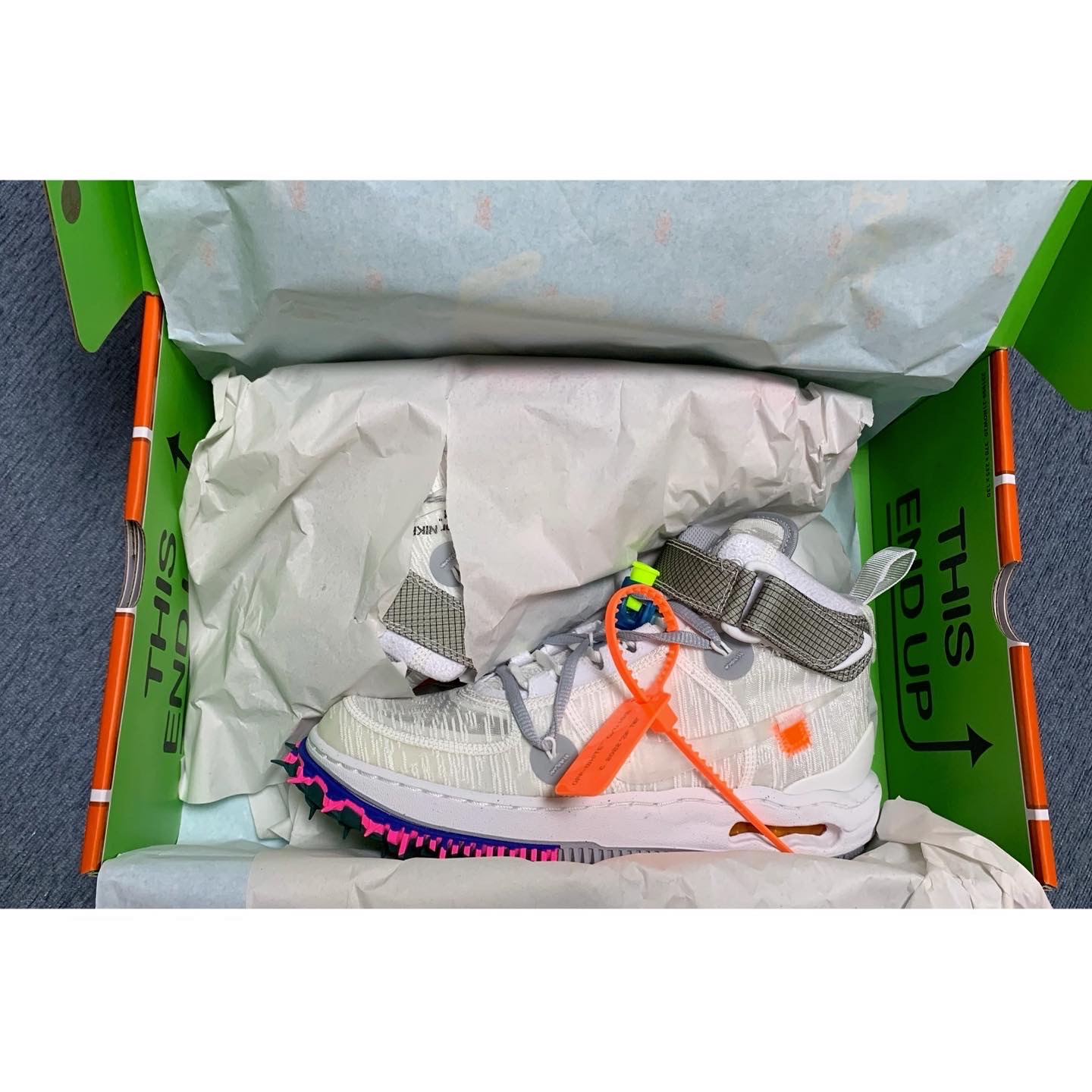 Nike x Off-White Air Force 1 Mid SP White 착용 스타일 - 2