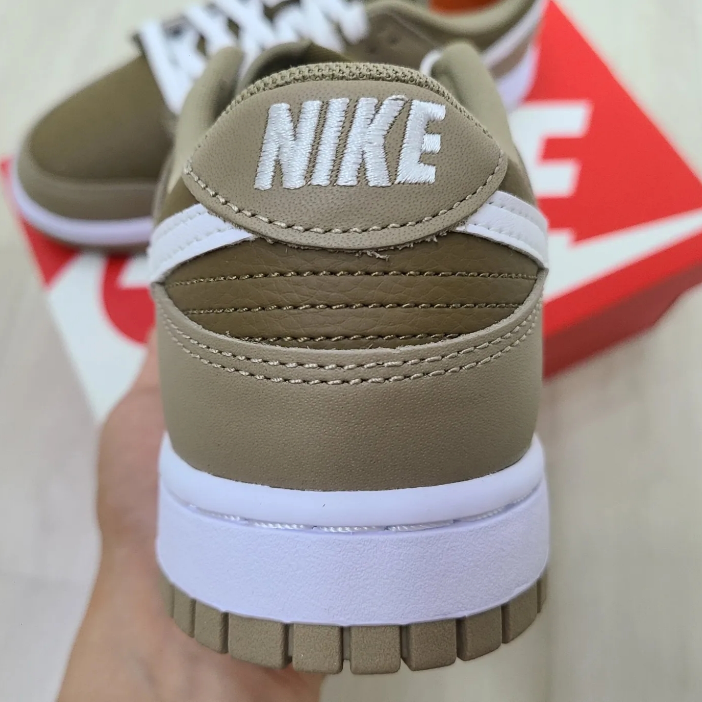 Nike Dunk Low Retro Khaki Hazel Rush 착용 스타일 - 3