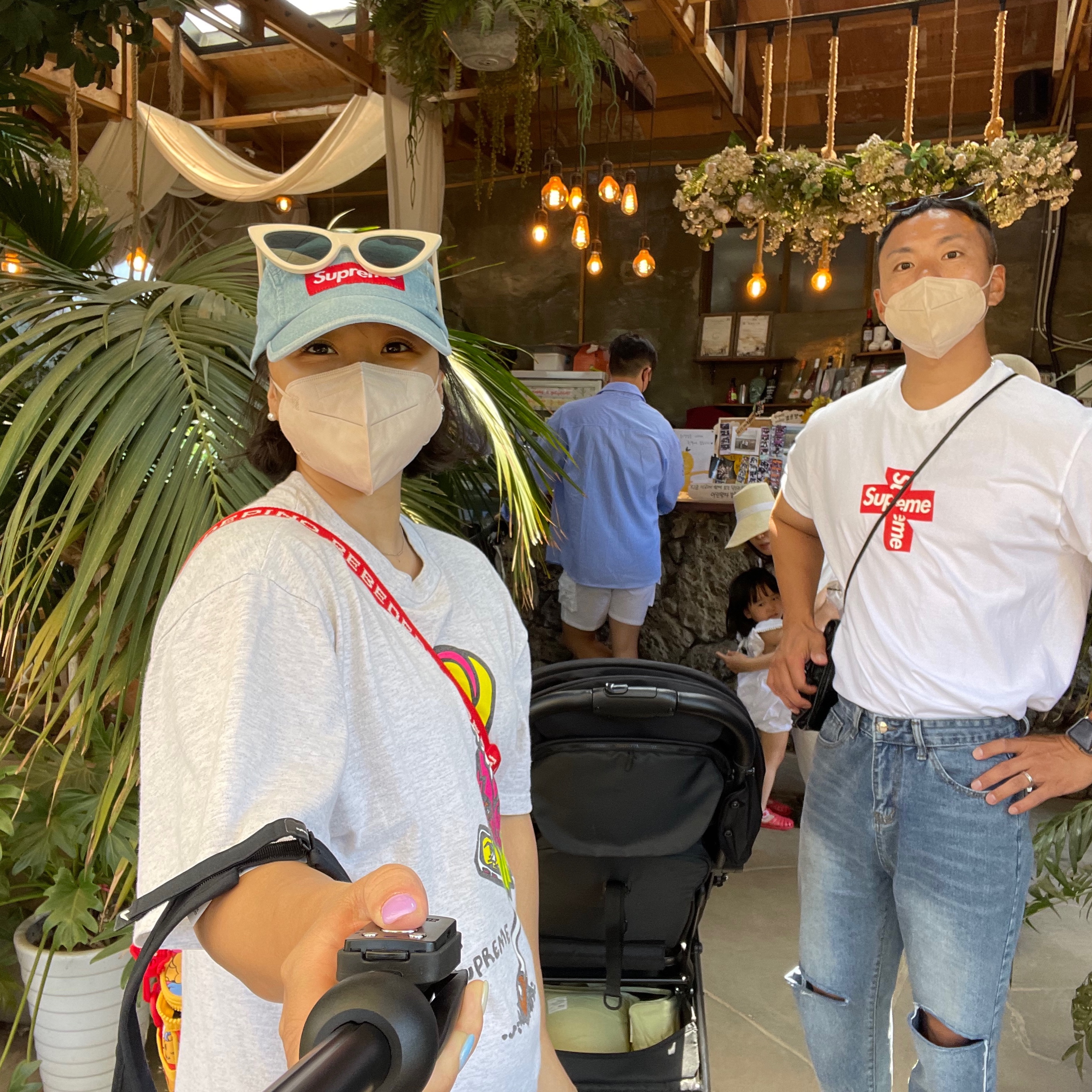Supreme Circles Jacquard Denim Camp Cap Blue - 21FW, Supreme Cross Box Logo T-Shirt White - 20FW 착용 스타일