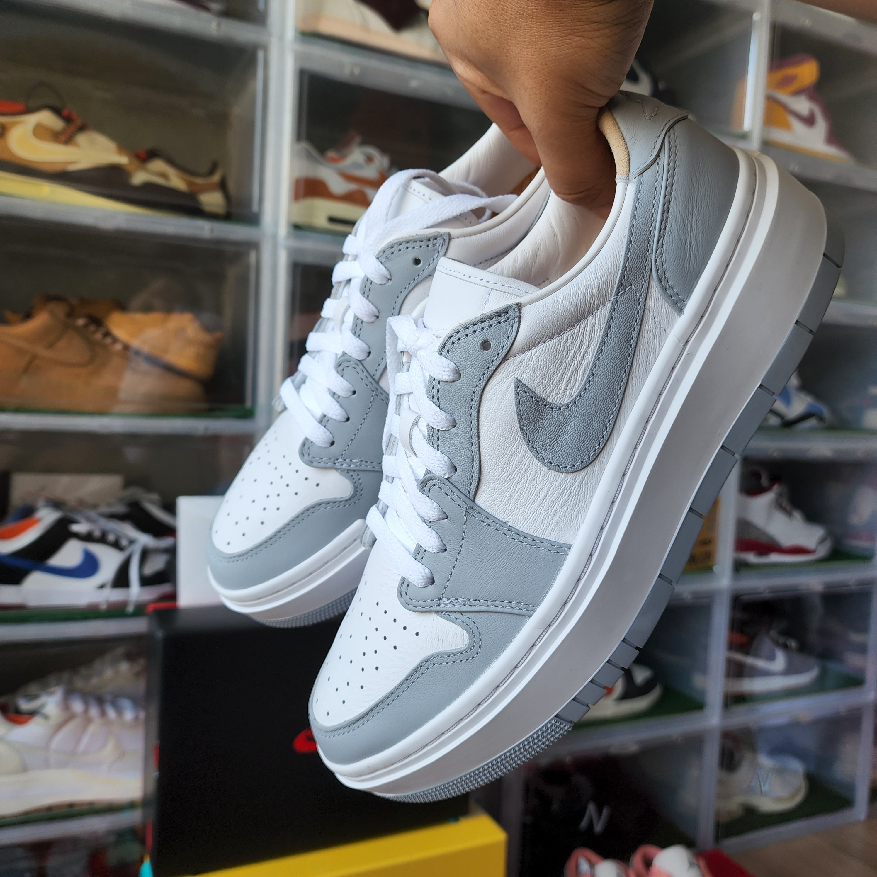 (W) Jordan 1 Elevate Low White and Wolf Grey 착용 스타일 - 4