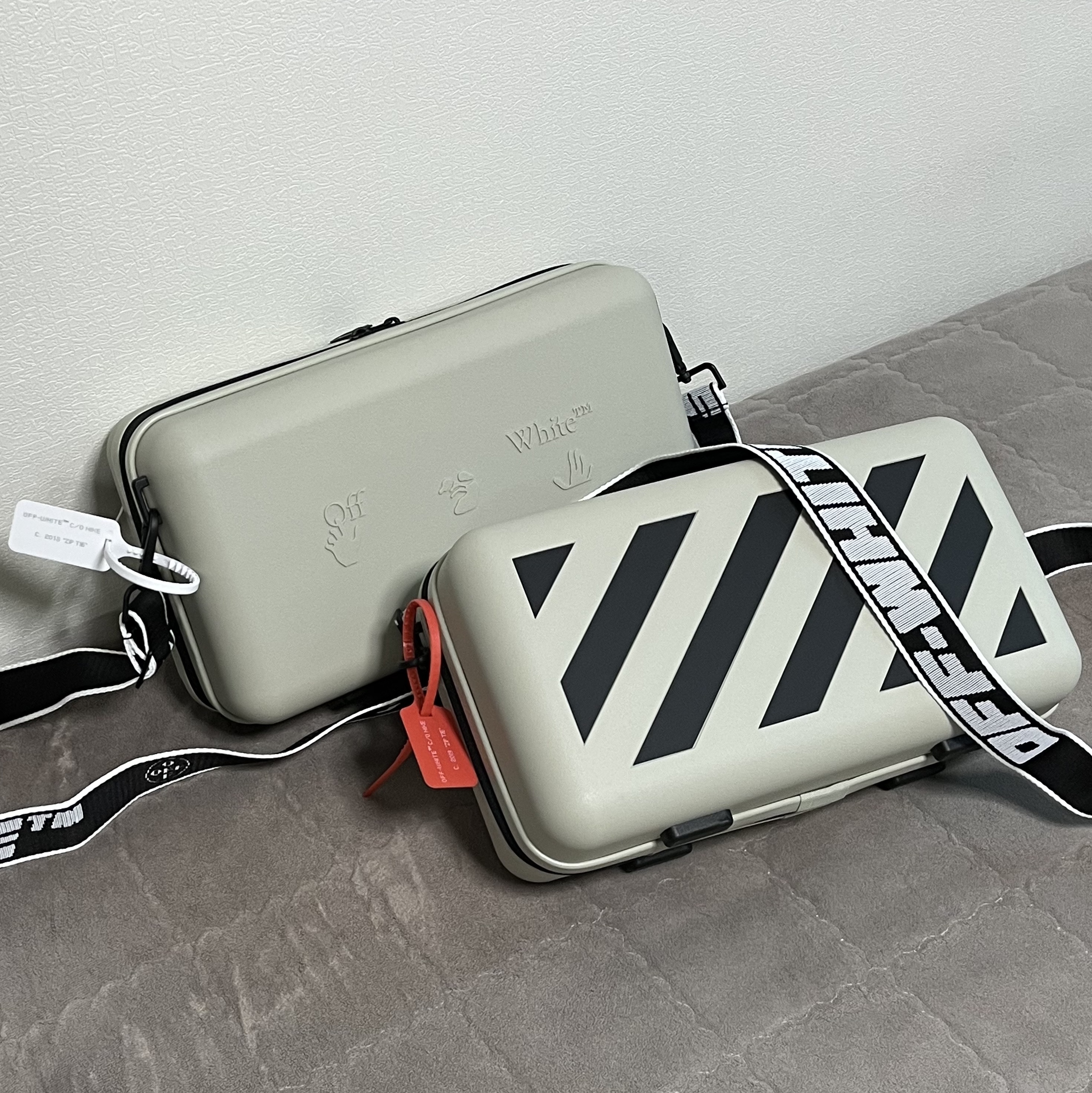 Off-White x Amore Pacific Protection Box (Without Cosmetics) 착용 스타일