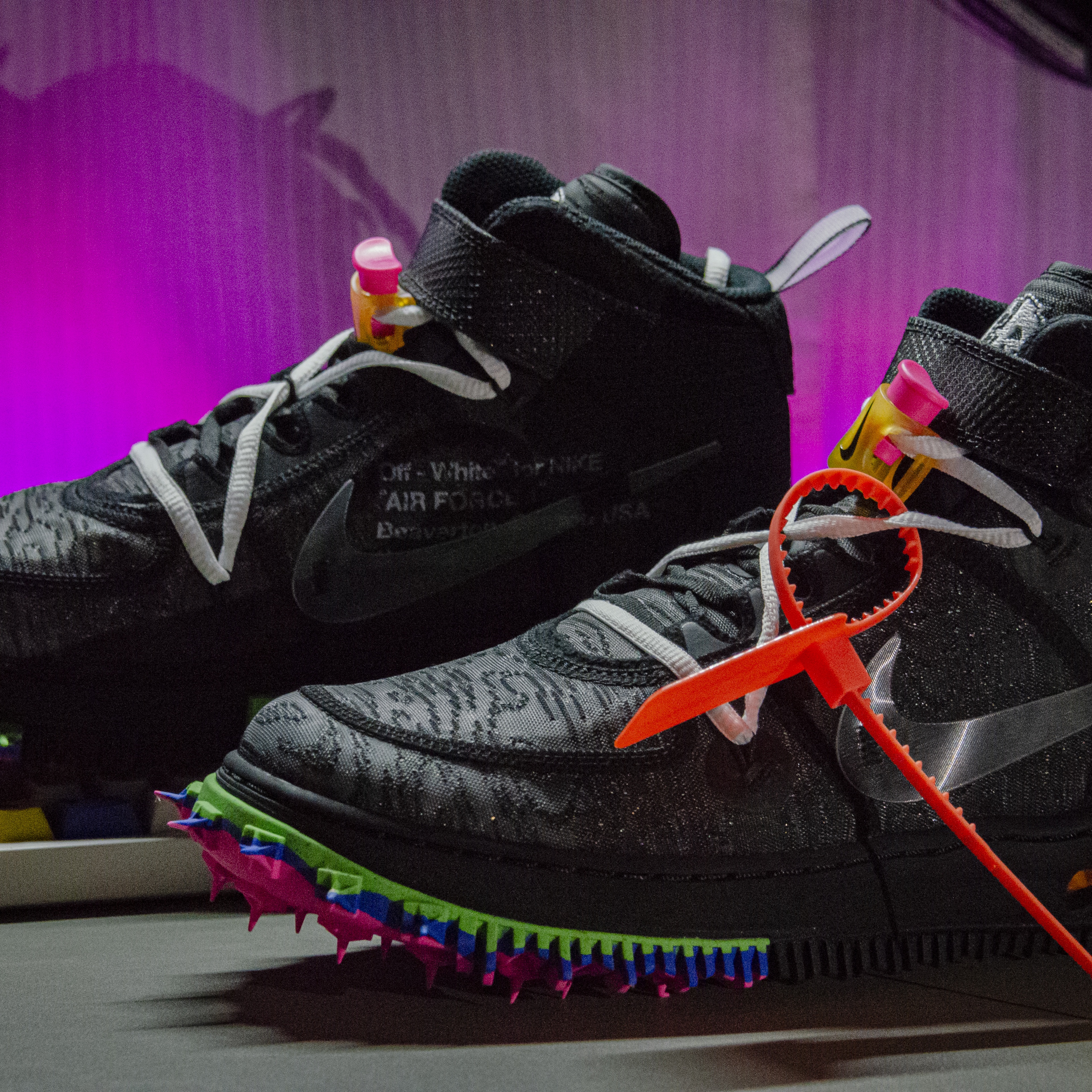 Nike x Off-White Air Force 1 Mid SP Black 착용 스타일 - 3