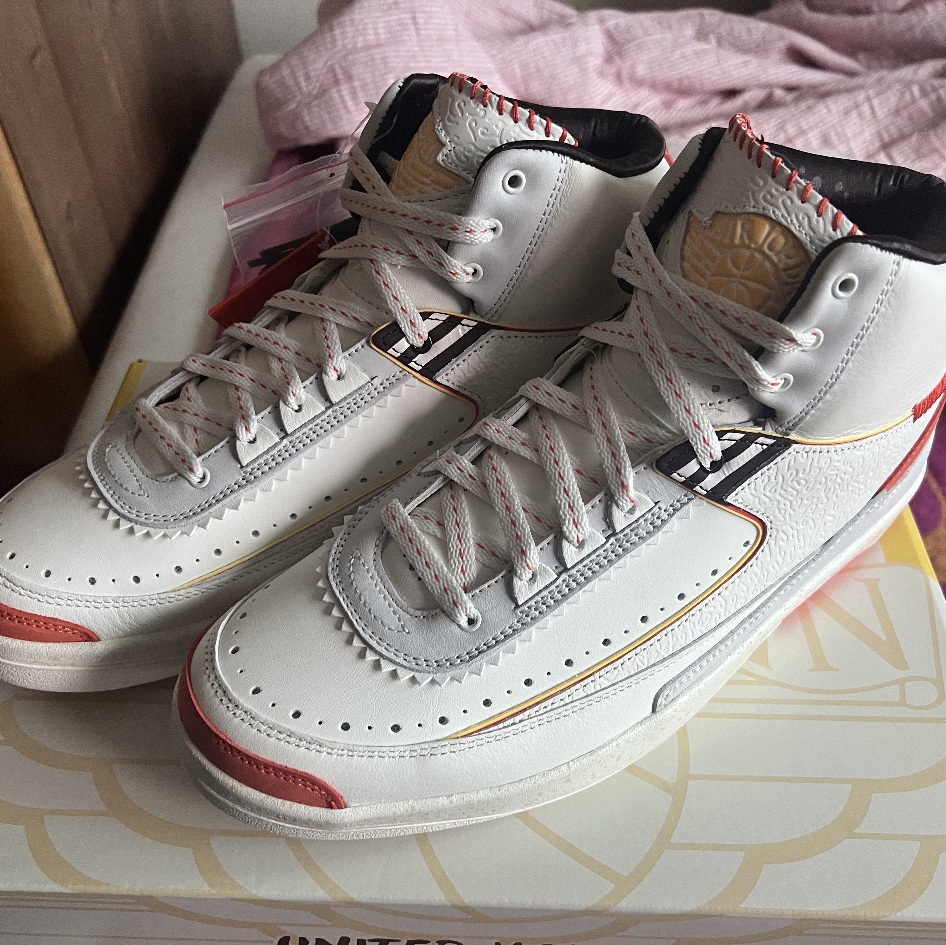 Jordan 2 x Maison Chateau Rouge Retro SP Orange and Sail 착용 스타일