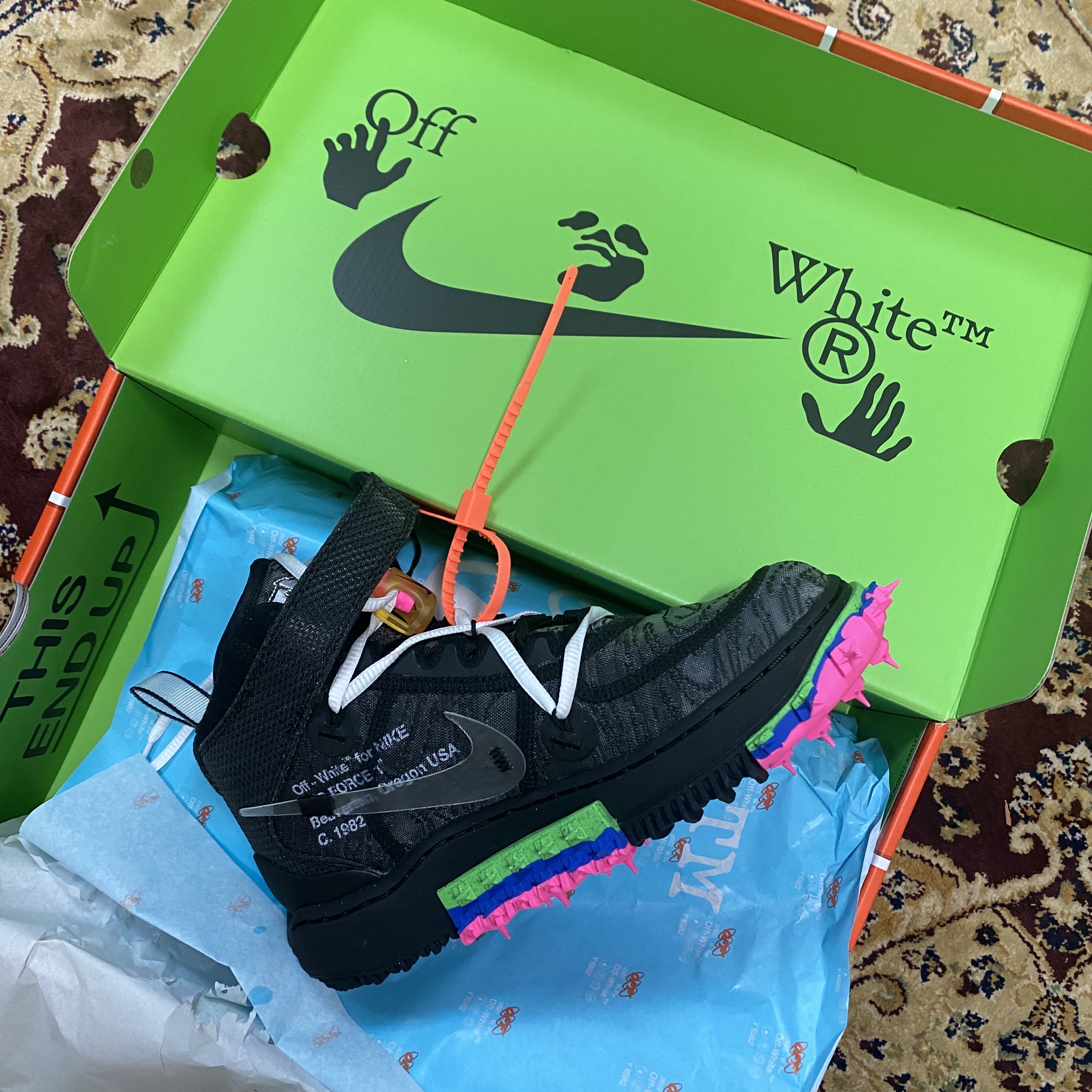 Nike x Off-White Air Force 1 Mid SP Black 착용 스타일 - 1