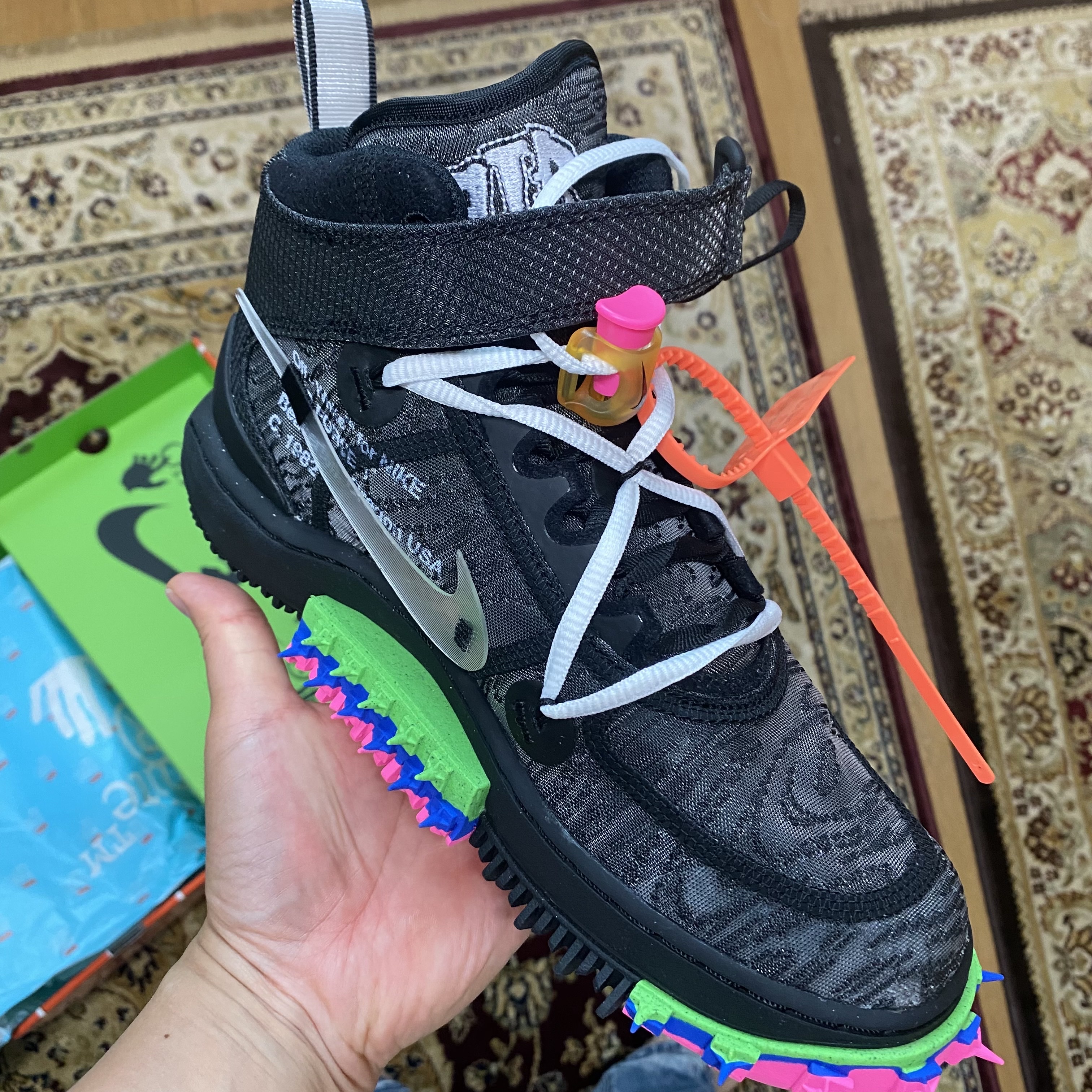 Nike x Off-White Air Force 1 Mid SP Black 착용 스타일 - 2