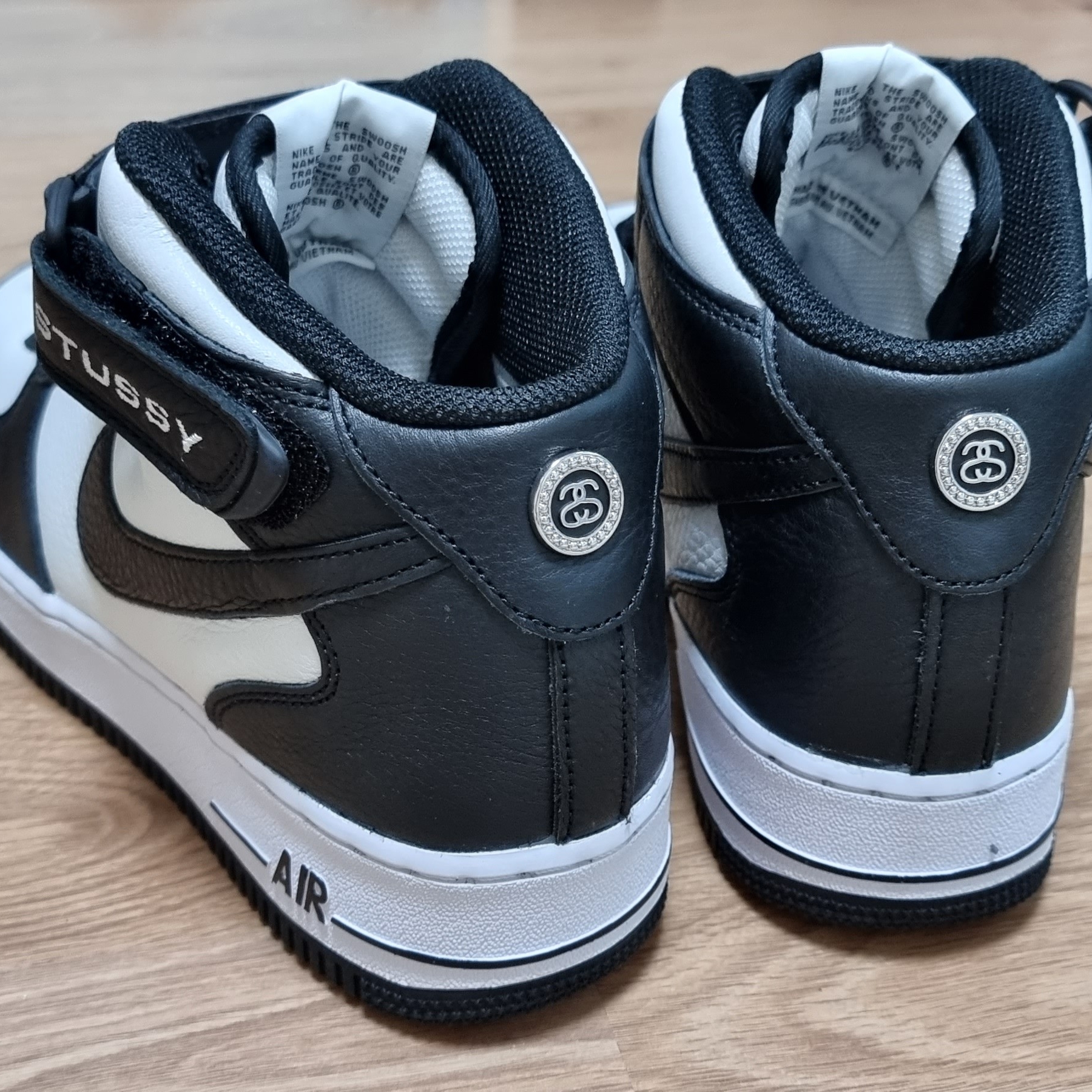 Nike x Stussy Air Force 1 '07 Mid SP Black and Light Bone 착용 스타일 - 4