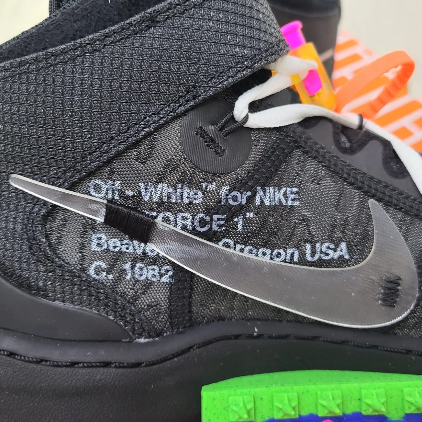 Nike x Off-White Air Force 1 Mid SP Black 착용 스타일 - 3
