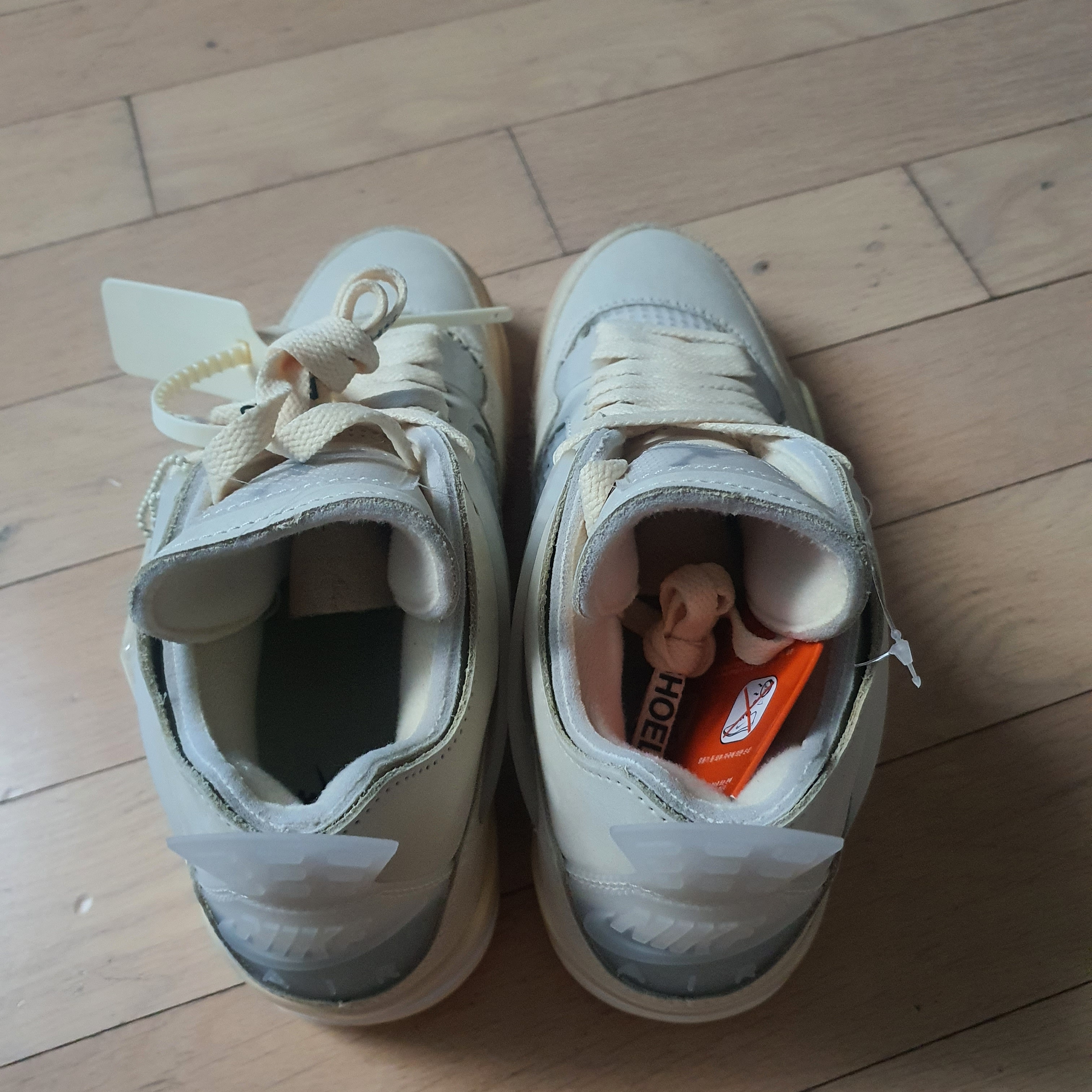 (W) Jordan 4 x Off-White Retro SP Sail 착용 스타일 - 2