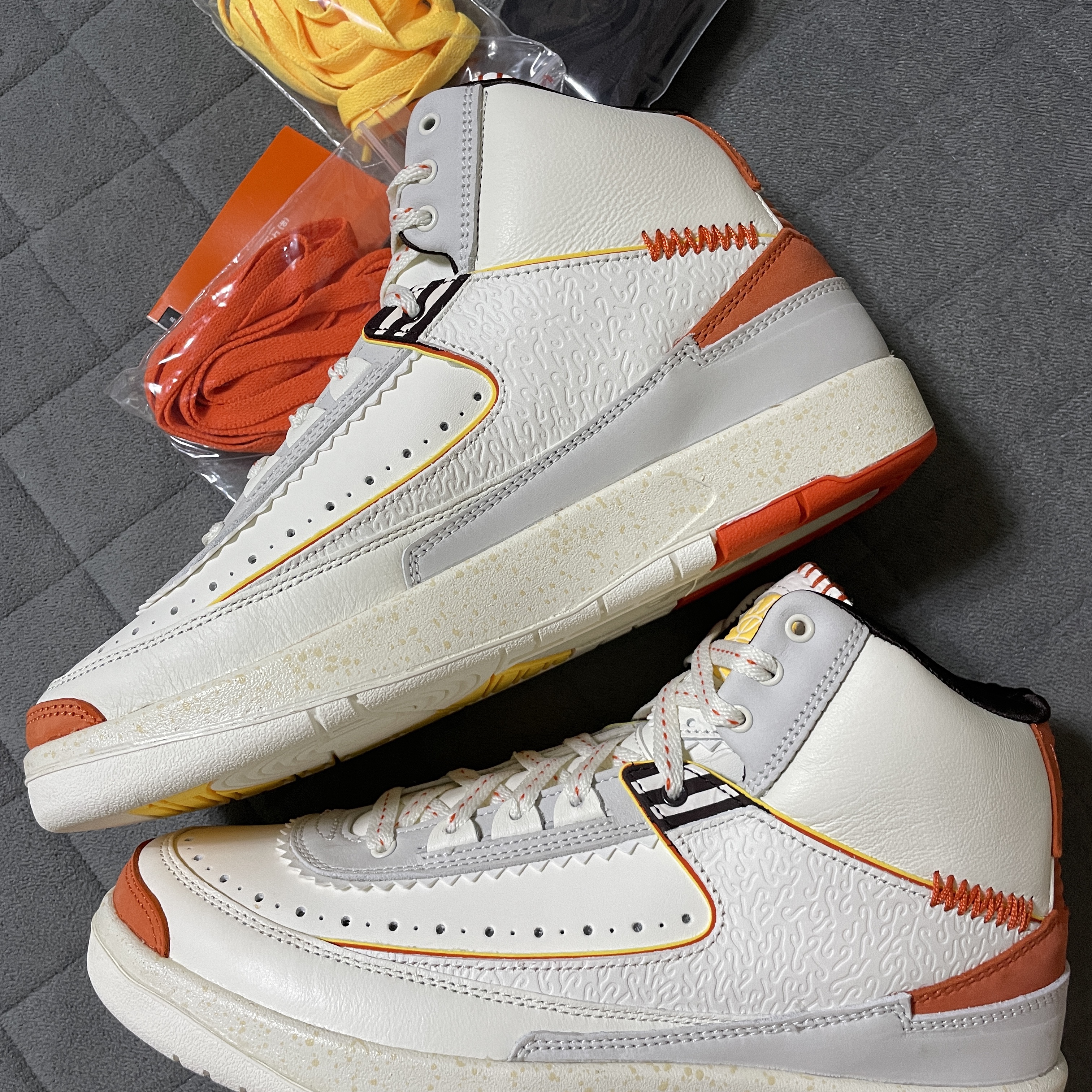 Jordan 2 x Maison Chateau Rouge Retro SP Orange and Sail 착용 스타일 - 1