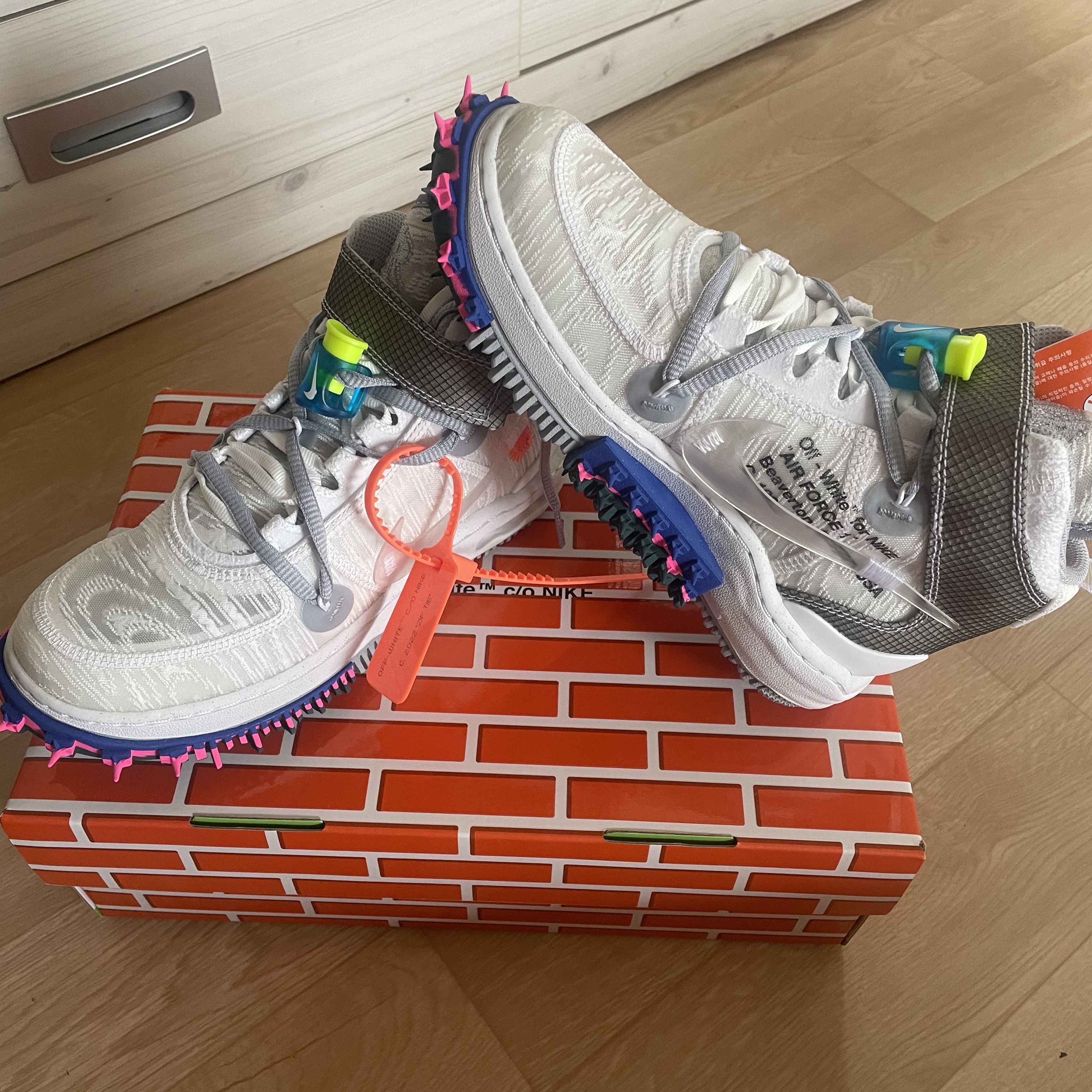 Nike x Off-White Air Force 1 Mid SP White 착용 스타일