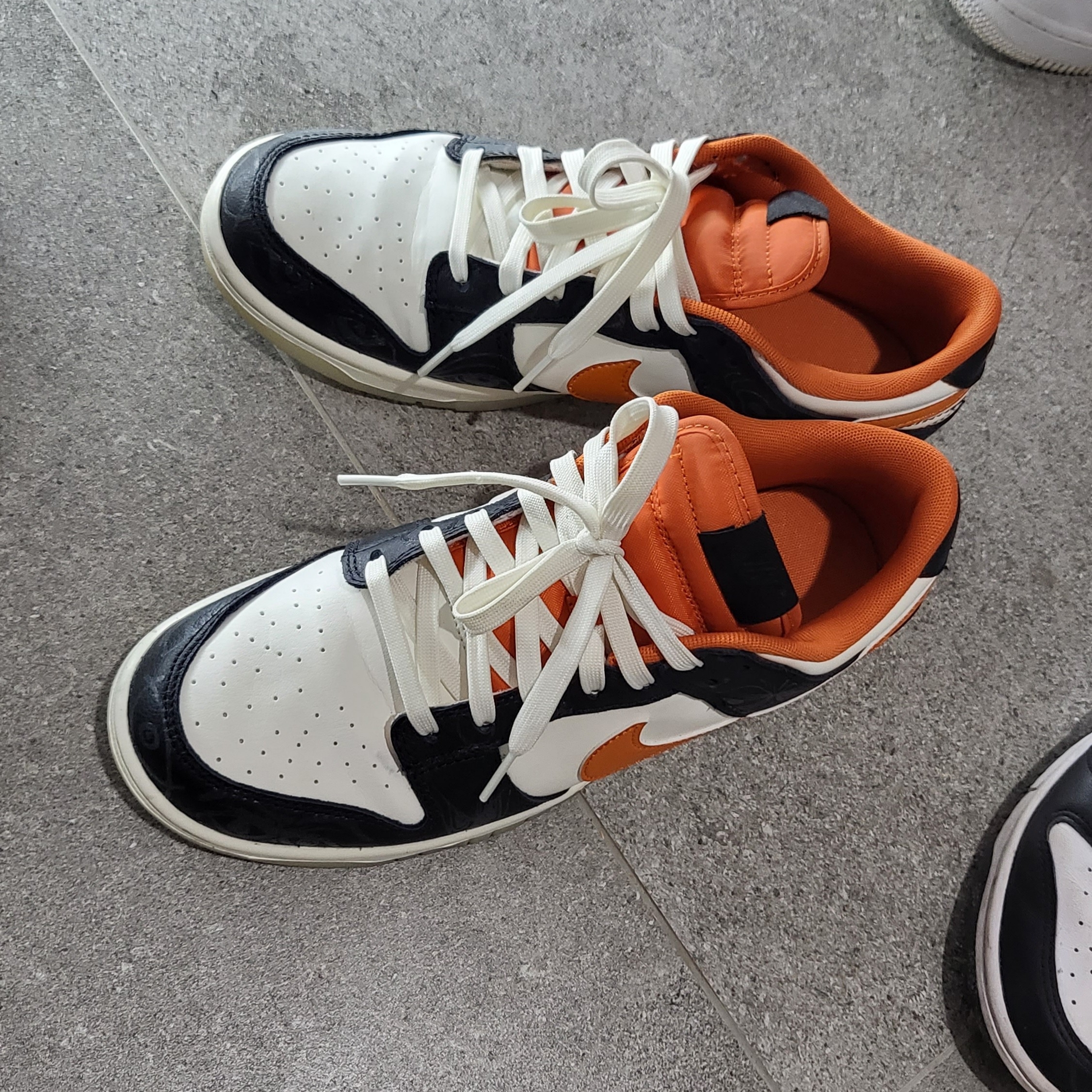 Nike Dunk Low Retro PRM Halloween 착용 스타일 - 2