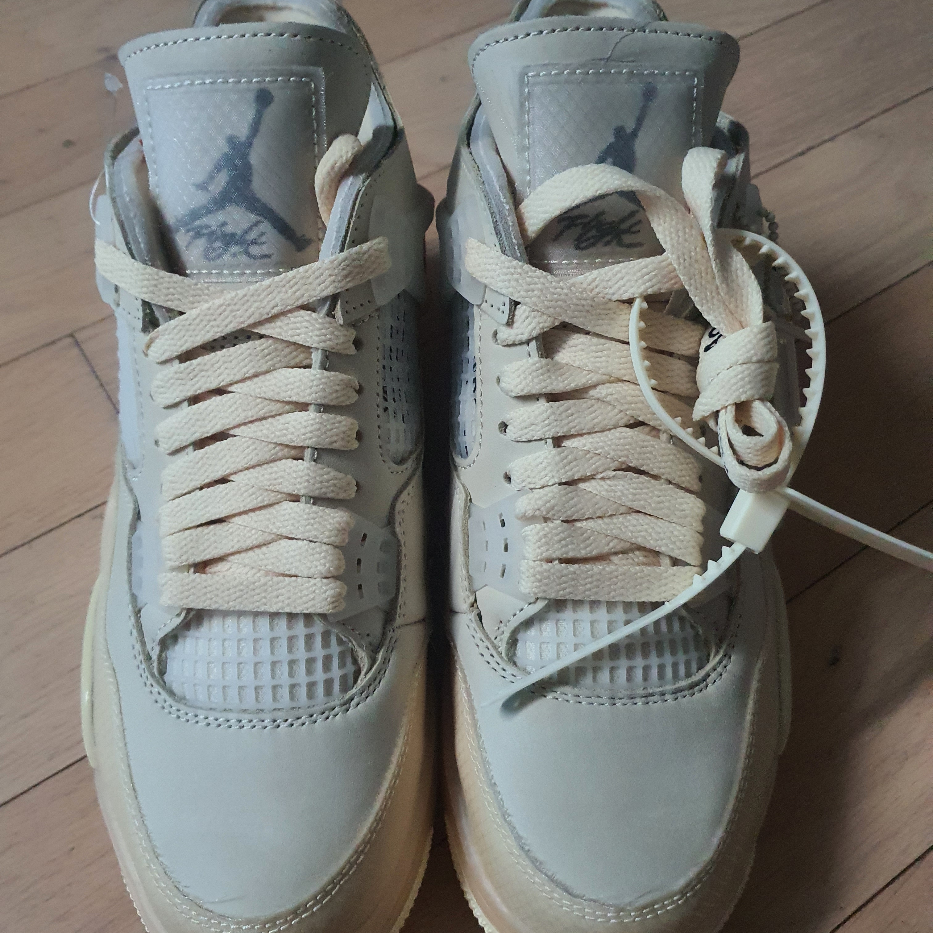 (W) Jordan 4 x Off-White Retro SP Sail 착용 스타일 - 3