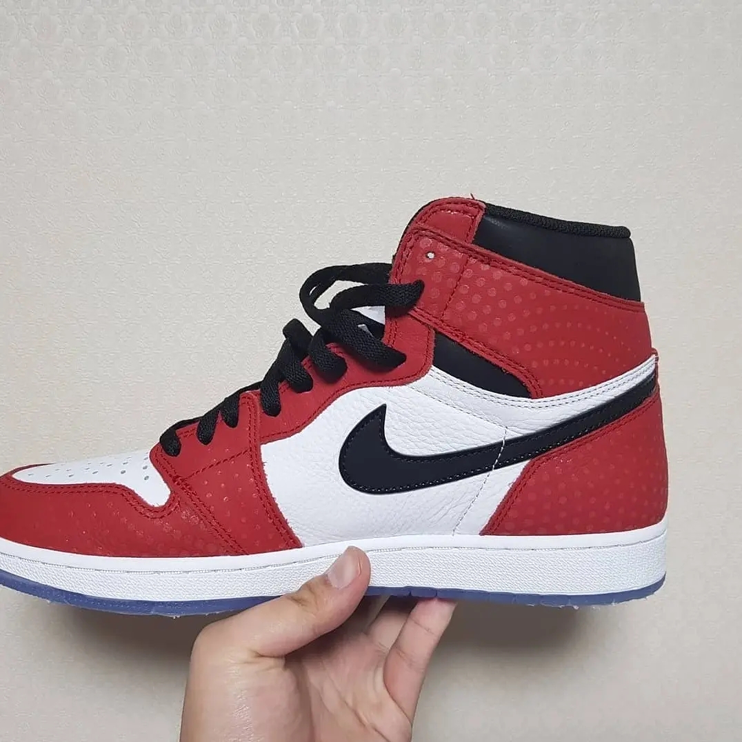 Jordan 1 Retro High Spider-Man Origin Story 착용 스타일 - 2