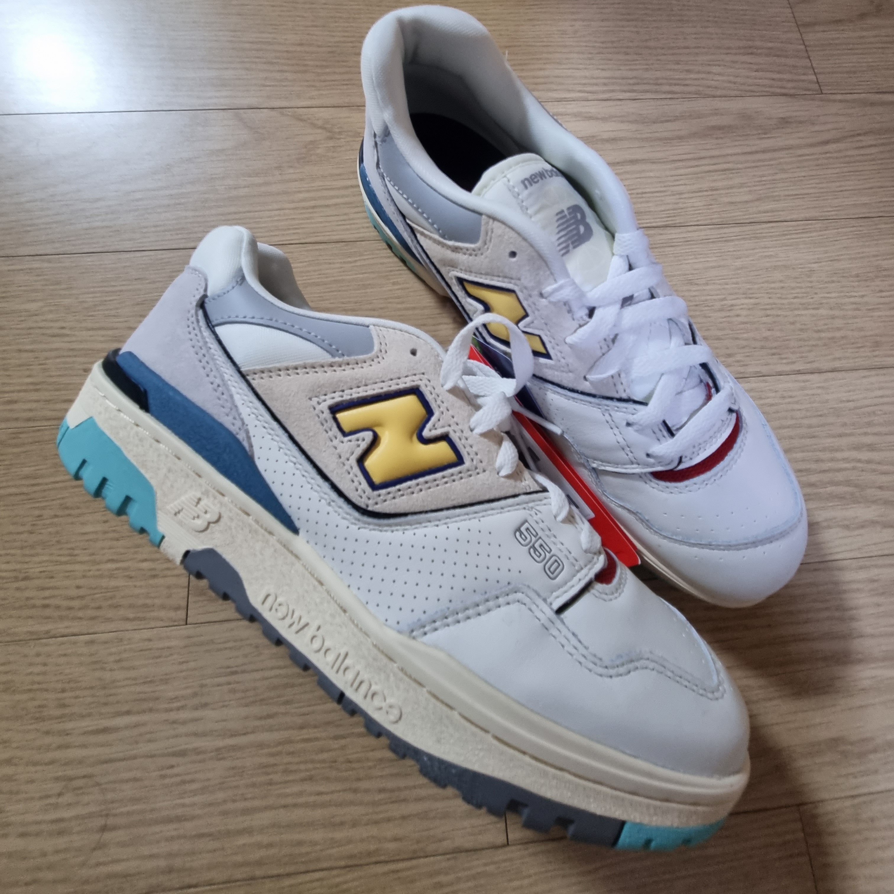 New Balance 550 Sea Salt Yellow - 2E Wide 착용 스타일