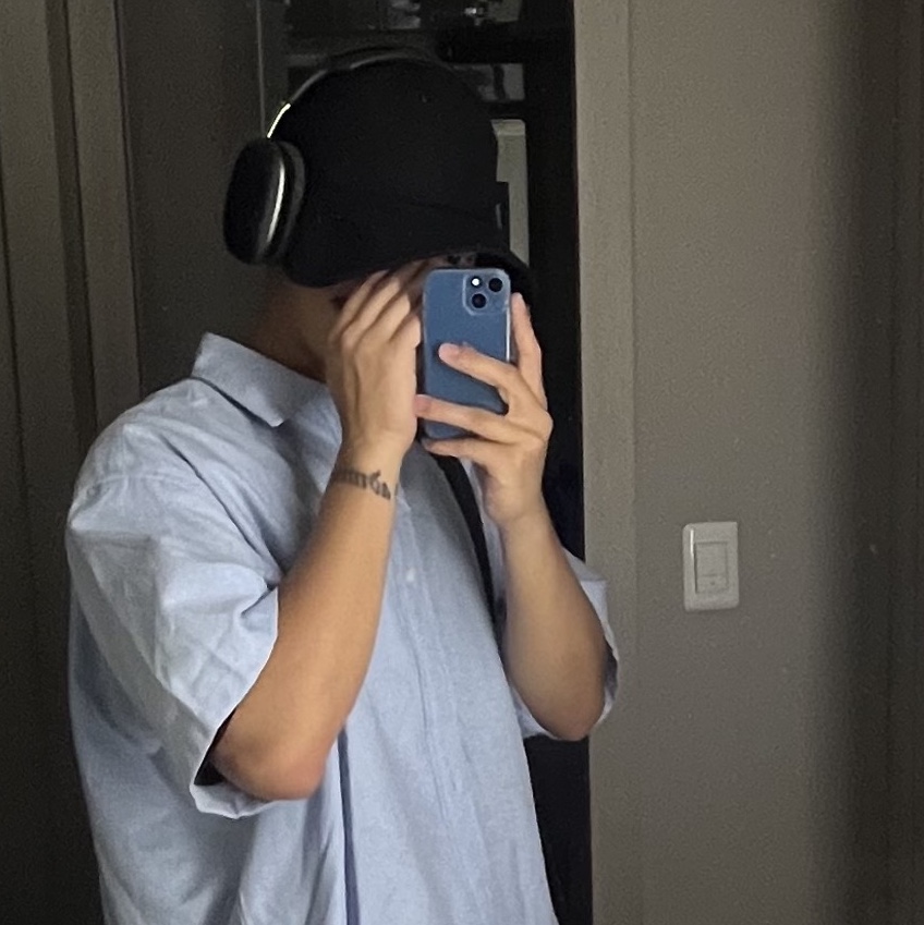 Apple AirPods Max Lightning Space Gray (Korean Ver.), Apple iPhone 13 Mini 256GB Blue (Korean Ver.) 착용 스타일
