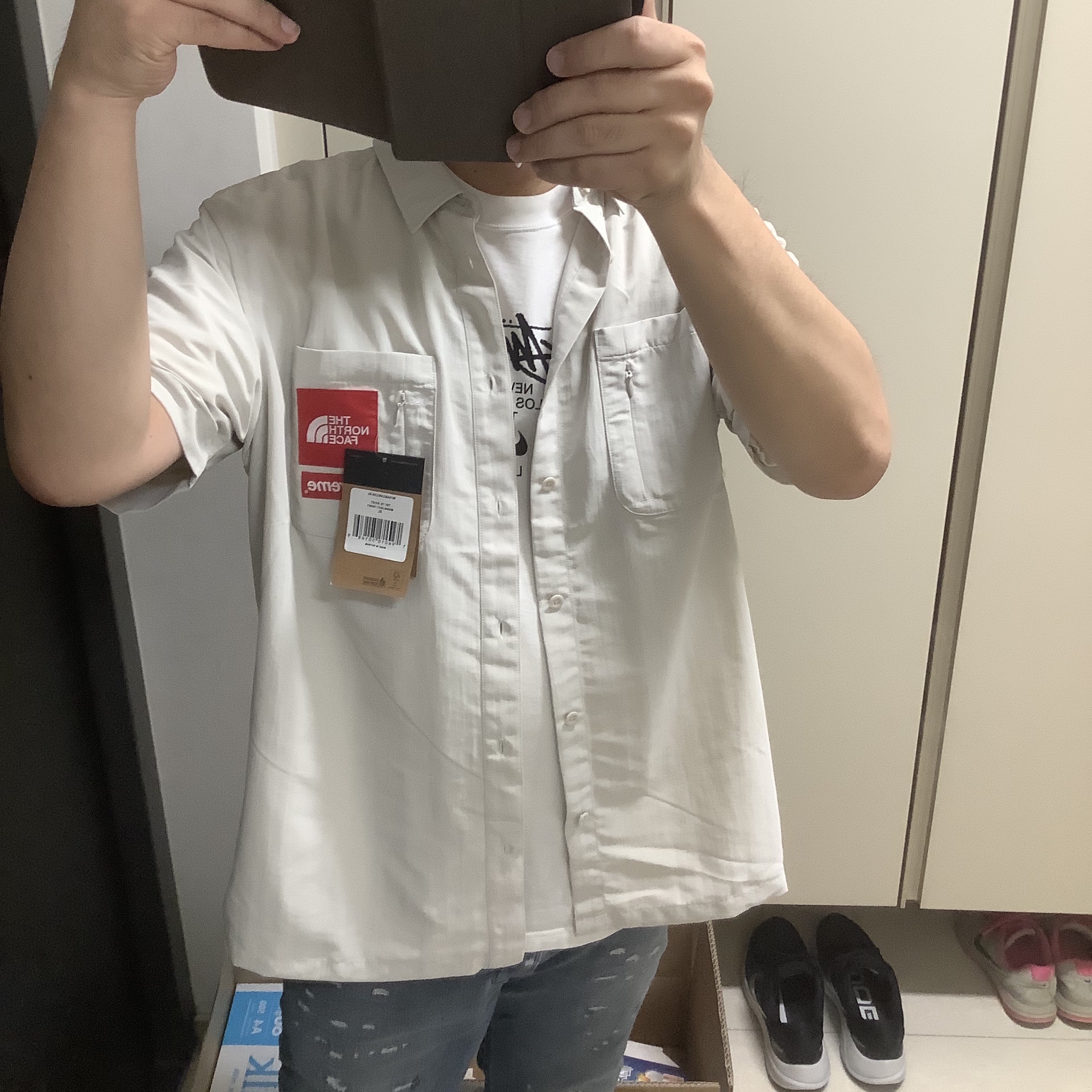 Supreme x The North Face Trekking S/S Shirt Stone - 22SS, Nike x Stussy WT T-Shirt White - US/EU 착용 스타일