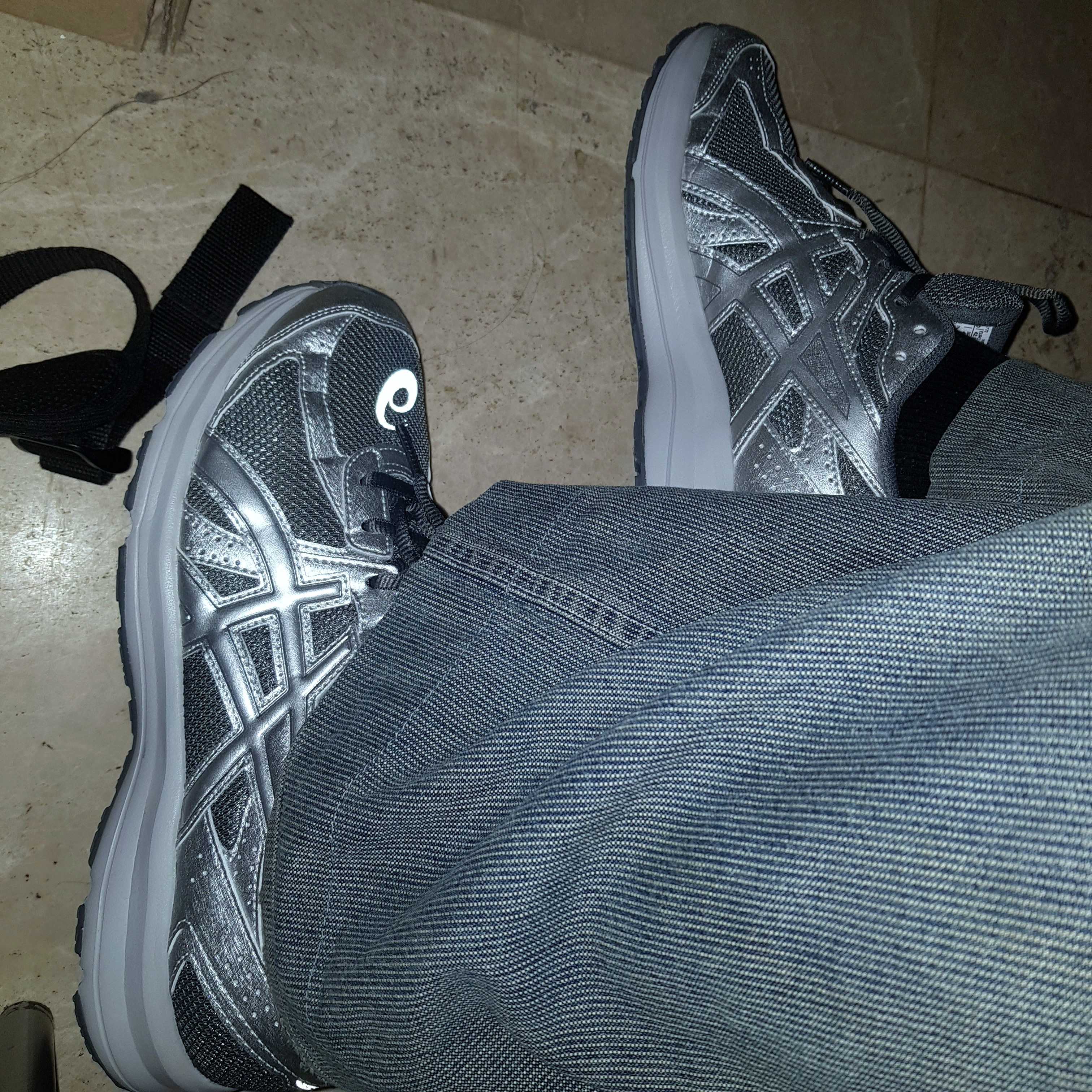 Asics Jog 100 S SMU Sheet Rock Pure Silver - 2E Wide 착용 스타일 - 1