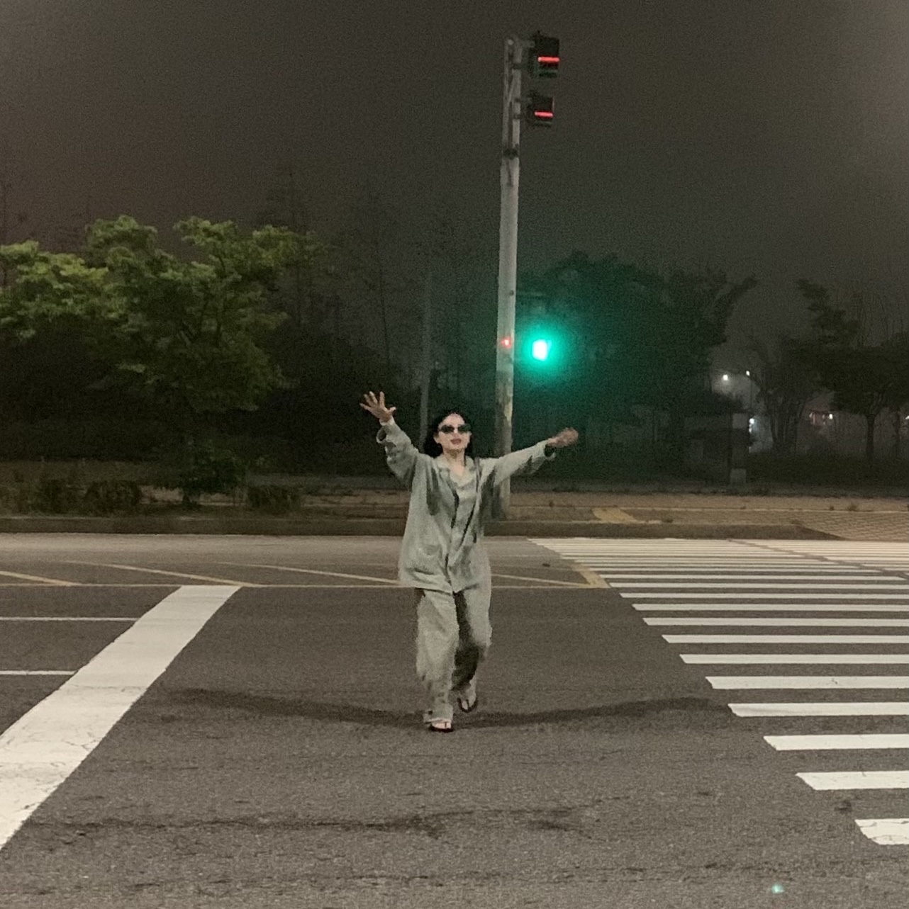 IAB Studio Pajama Set Light Green 착용 스타일 - 2