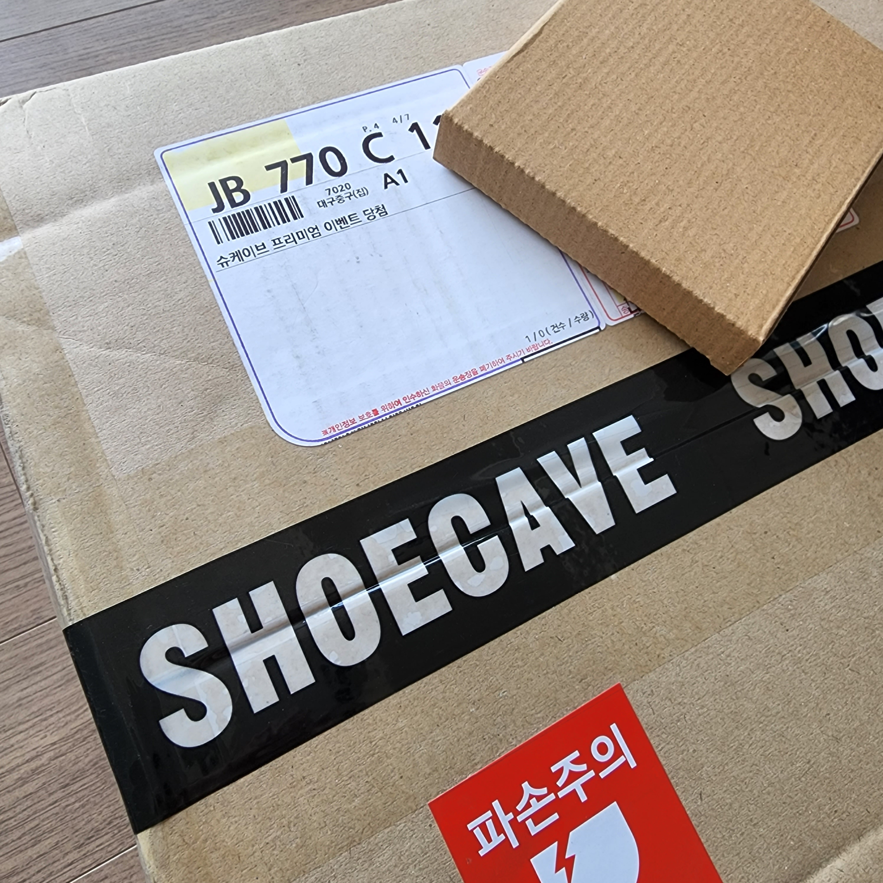 (W) Jordan 1 Elevate Low White and Wolf Grey 착용 스타일 - 2