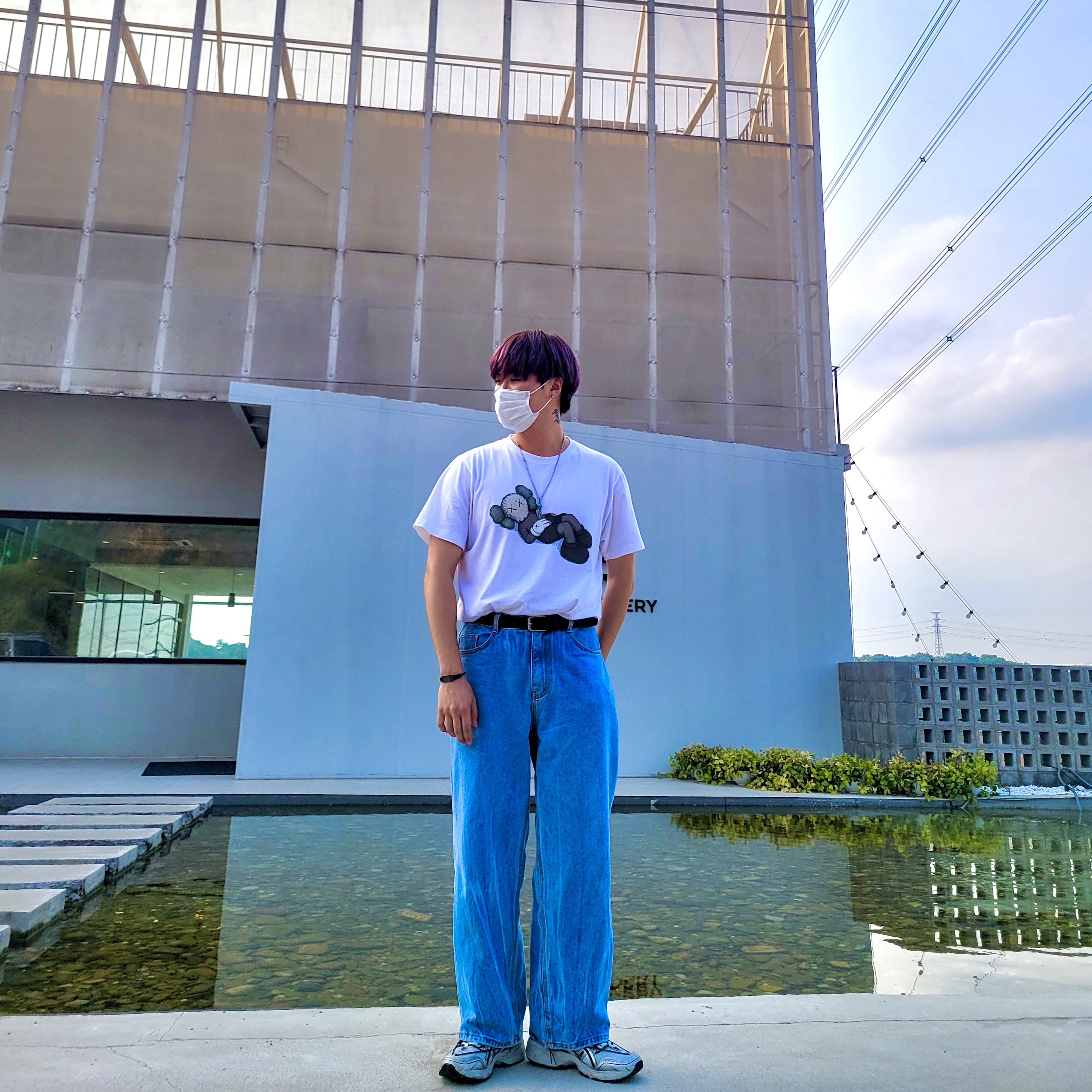 Uniqlo x Kaws Tokyo First T-Shirt White - JP, Asics x Andersson Bell Gel-1090 Glacier Grey Silver 착용 스타일