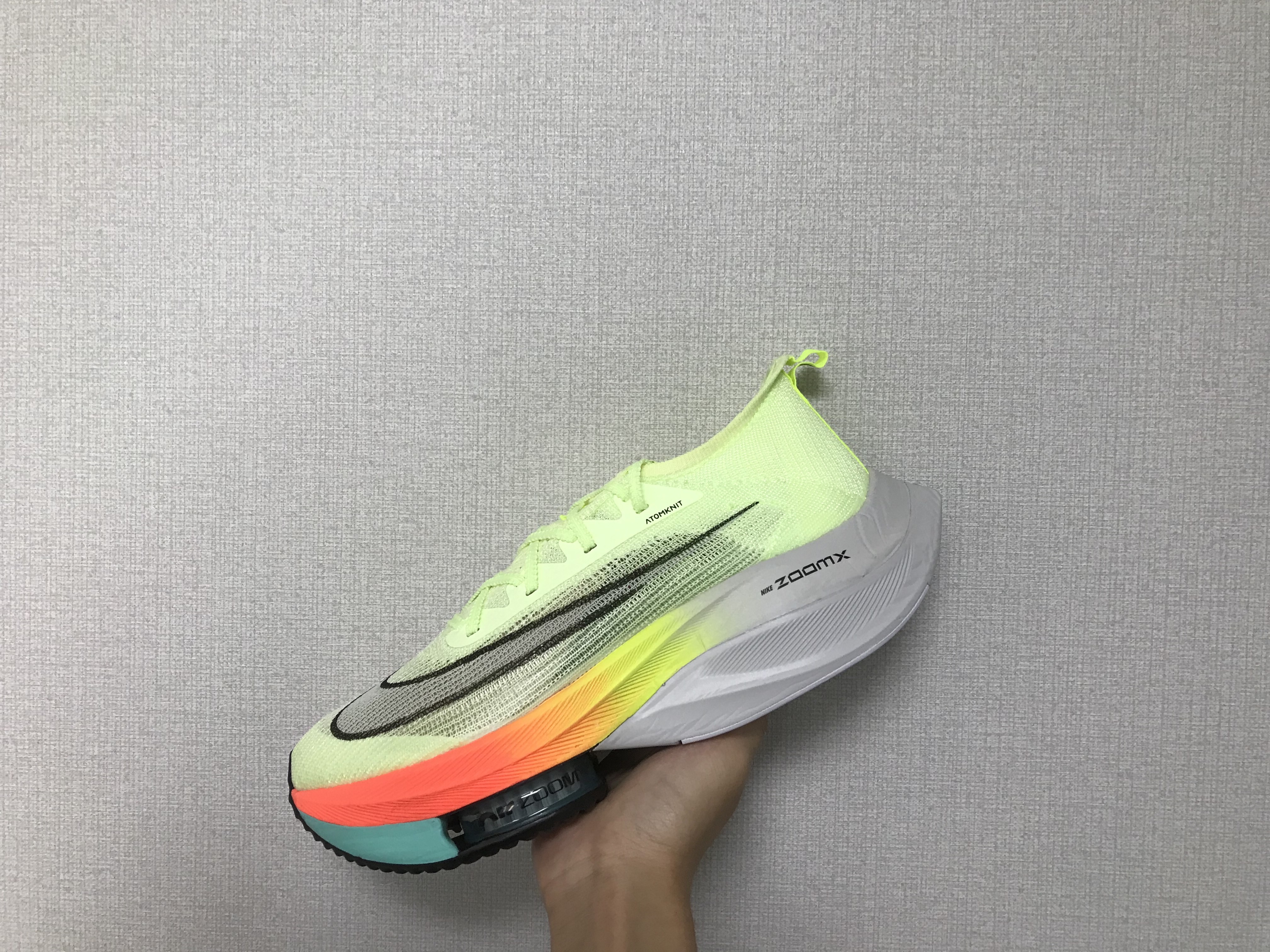 Nike Air Zoom Alphafly Next% 2 Proto White, Nike Air Zoom Alphafly Next% Barely Volt 착용 스타일 - 3