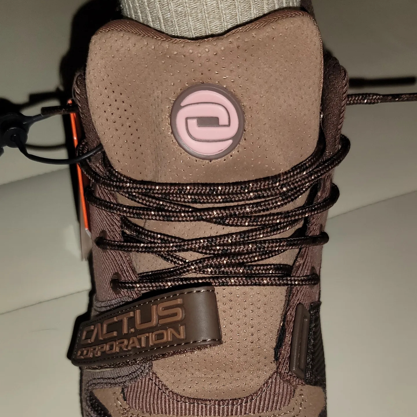 Nike x Travis Scott Air Trainer 1 Archaeo Brown and Rust Pink 착용 스타일 - 2
