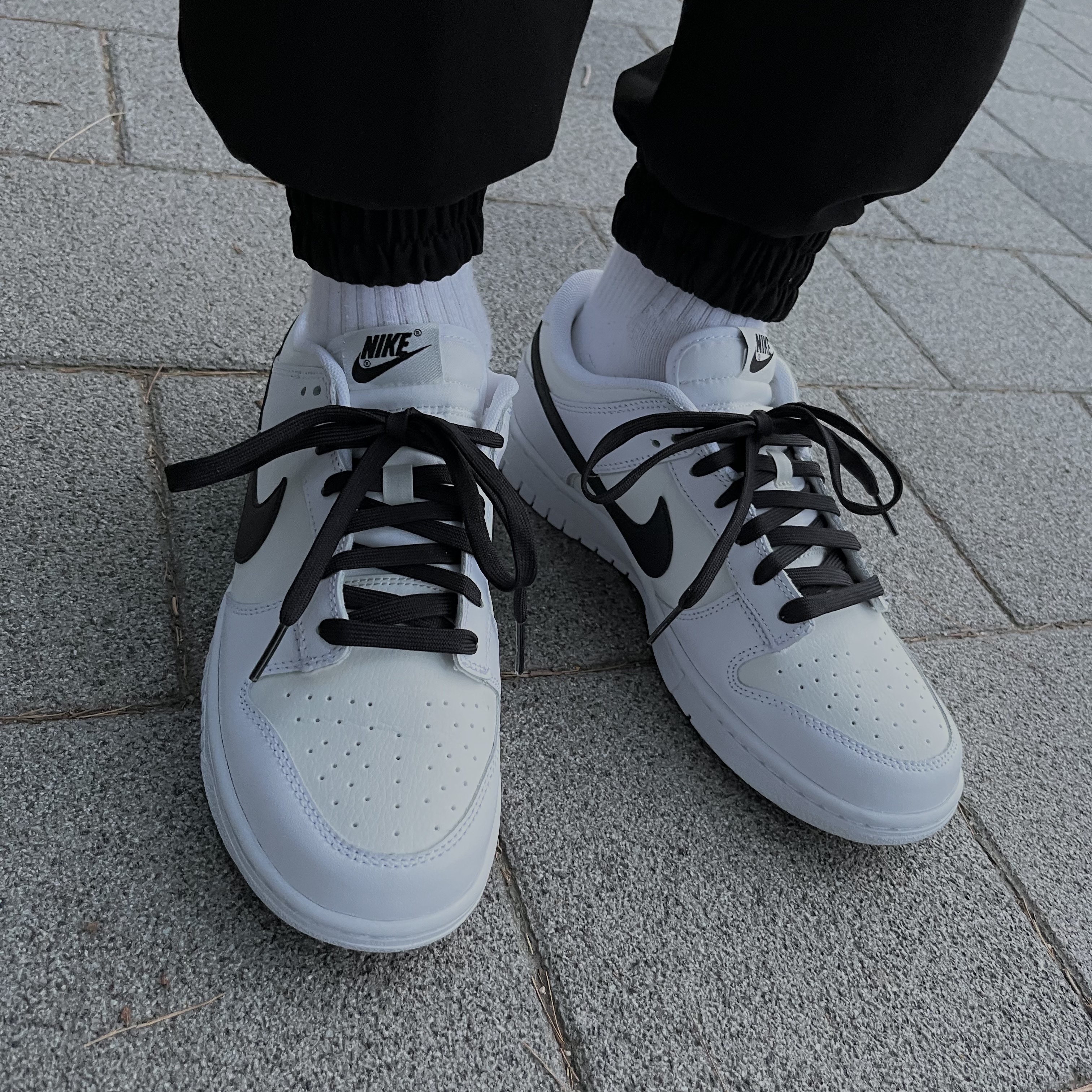 Nike Dunk Low Retro Summit White 착용 스타일 - 1