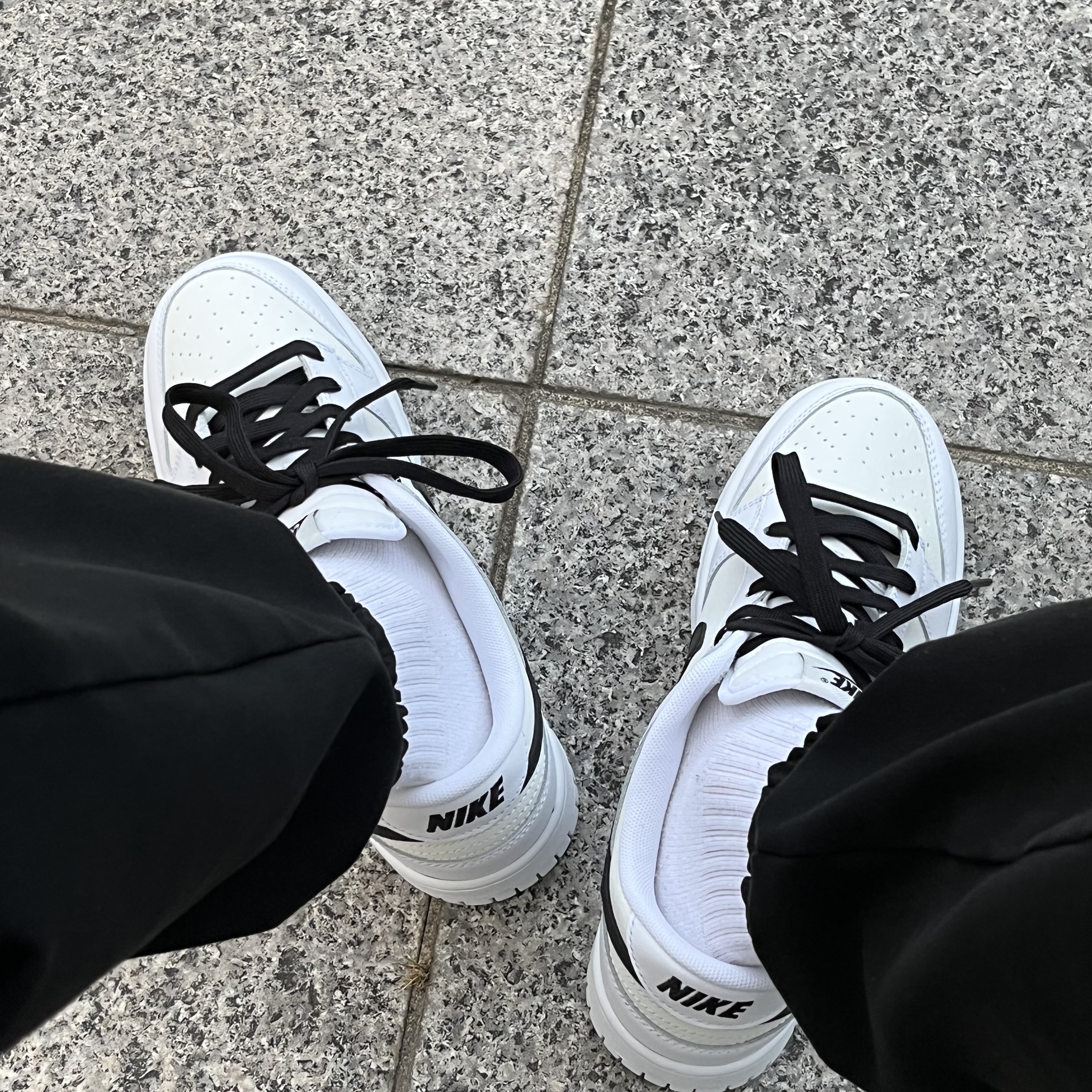 Nike Dunk Low Retro Summit White 착용 스타일 - 2