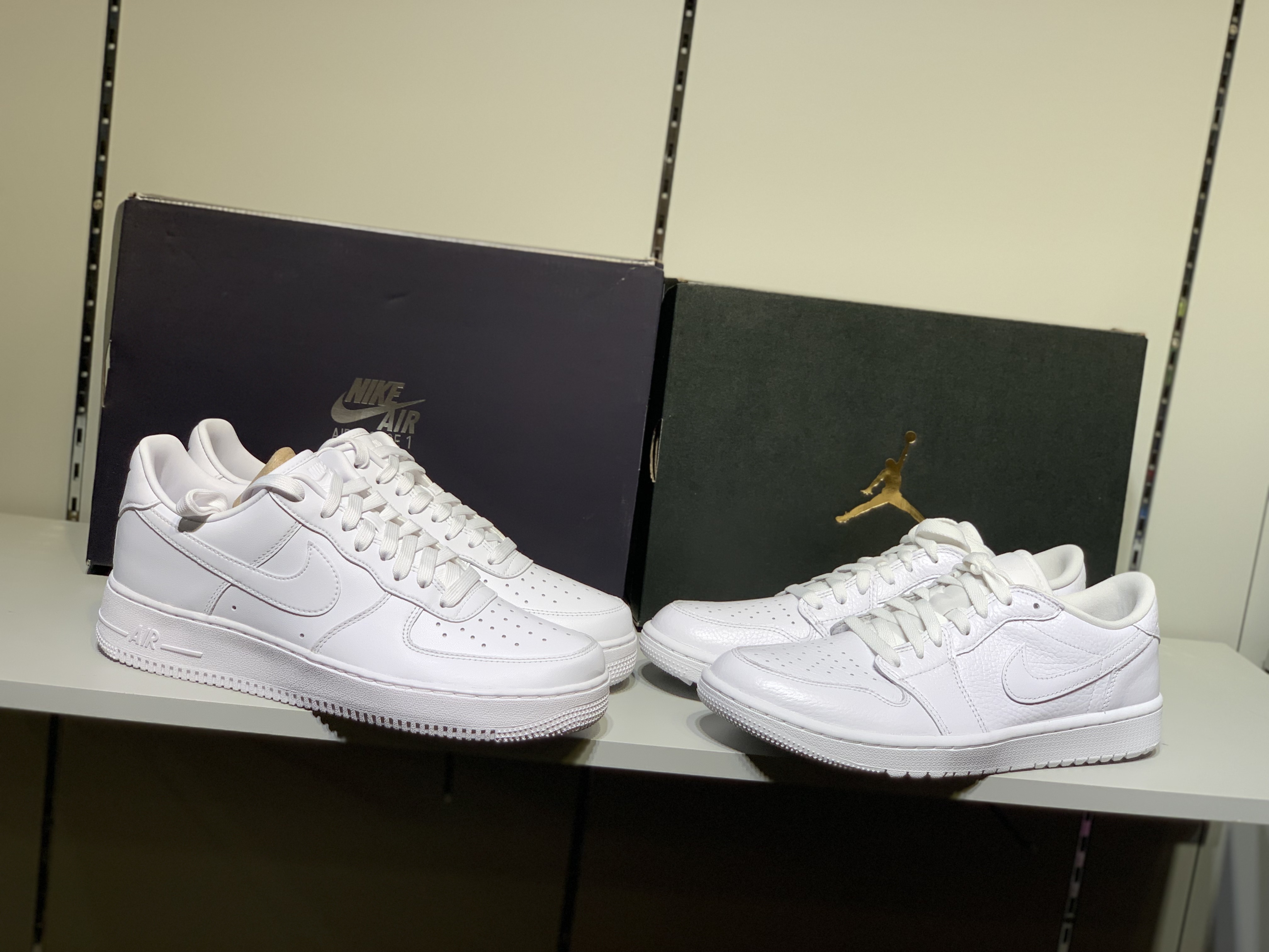 Nike Air Force 1 '07 Fresh White, Jordan 1 Low Golf Triple White 착용 스타일 - 1