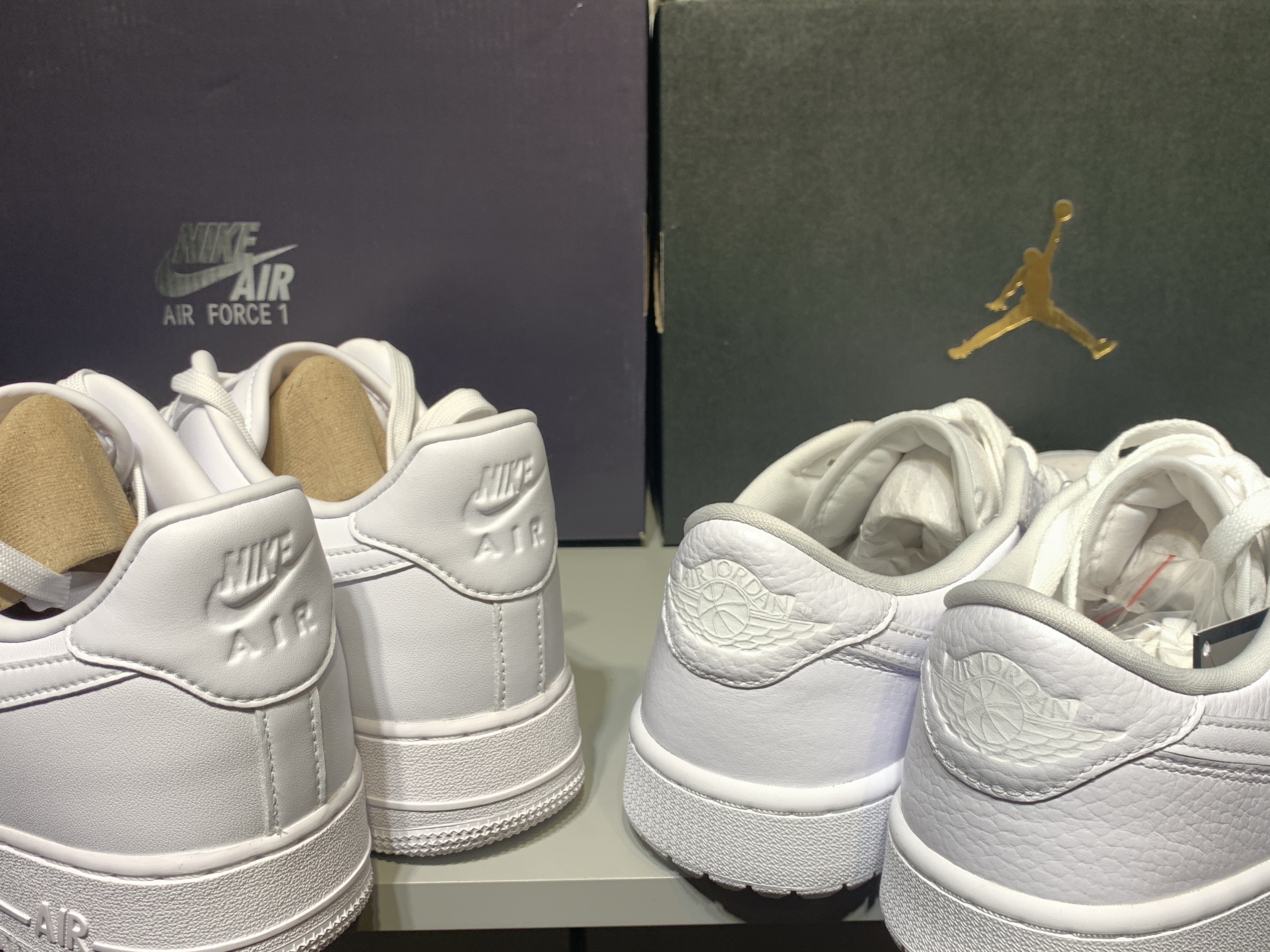 Nike Air Force 1 '07 Fresh White, Jordan 1 Low Golf Triple White 착용 스타일 - 5