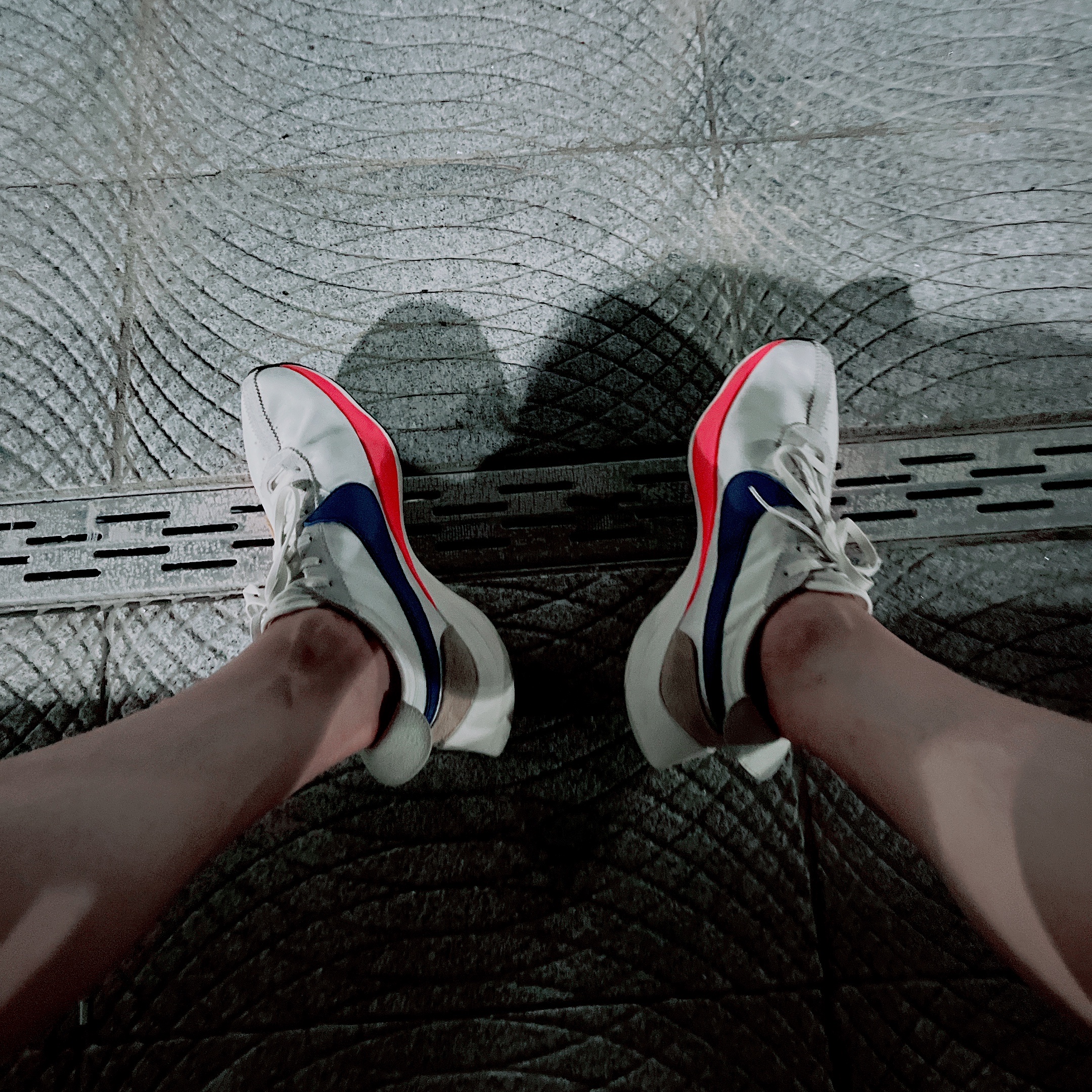 Nike Moon Racer Sail Solar Blue 착용 스타일
