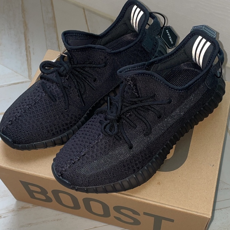 Adidas Yeezy Boost 350 V2 Onyx 착용 스타일