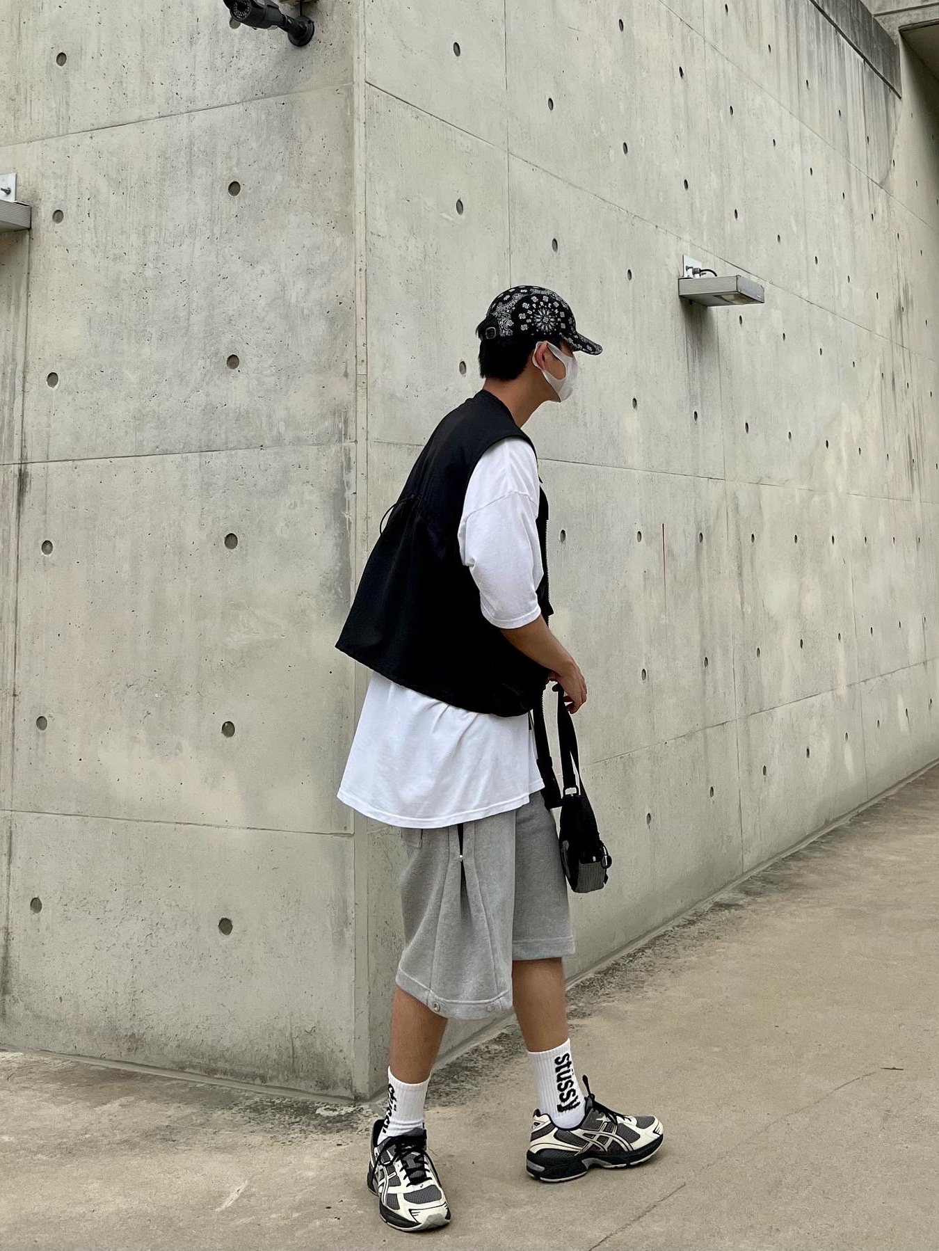 Palace Ballistic Shot Bag Black - 20FW, Supreme Bandana Camp Cap Black - 21SS 착용 스타일 - 2