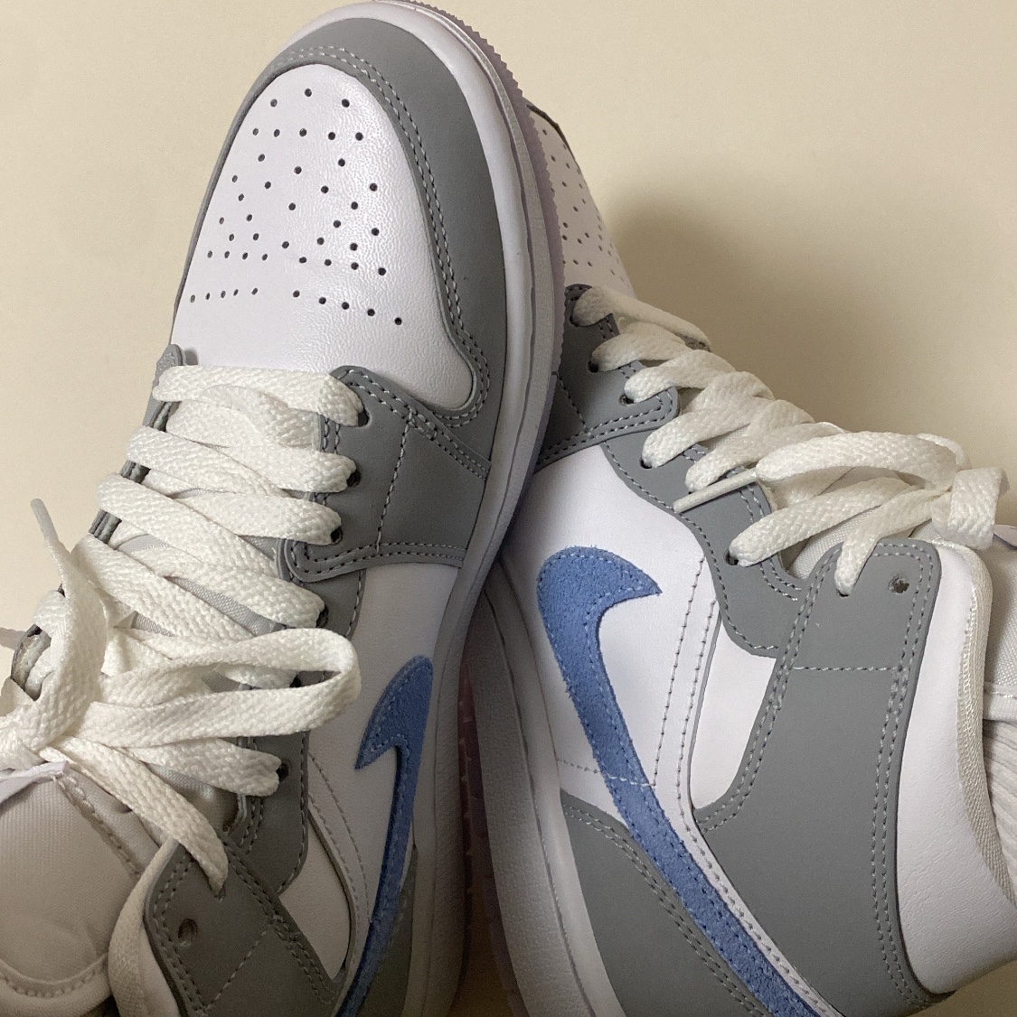 (W) Jordan 1 Mid Wolf Grey 착용 스타일
