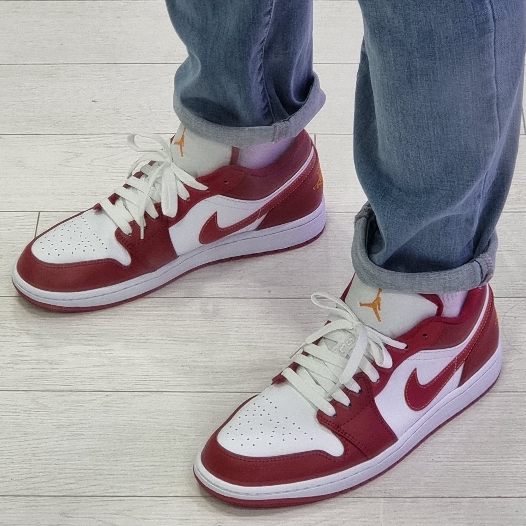 Jordan 1 Low Cardinal Red 착용 스타일 - 1