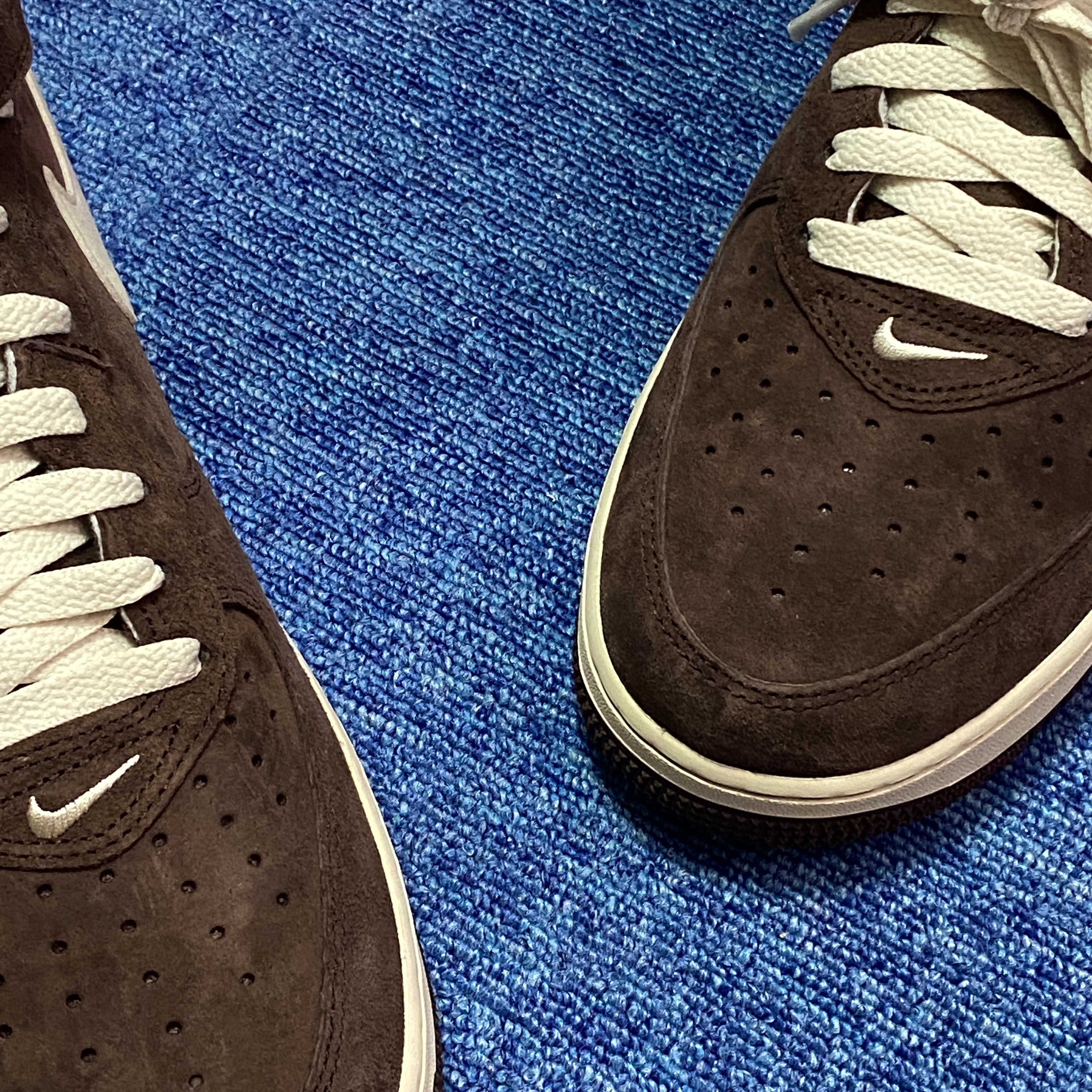 Nike Air Force 1 Mid '07 QS Chocolate 착용 스타일 - 4